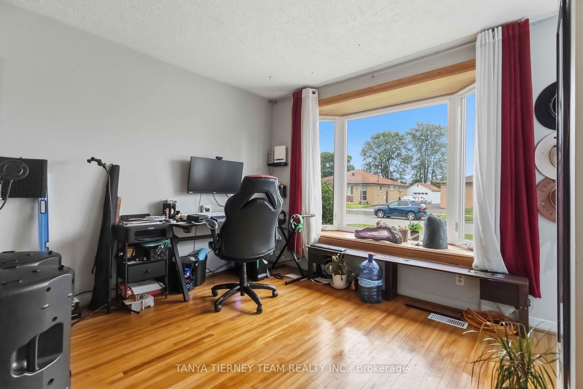Photo 6 of 322 Rosedale Drive, Whitby, Downtown Whitby — HOMEH