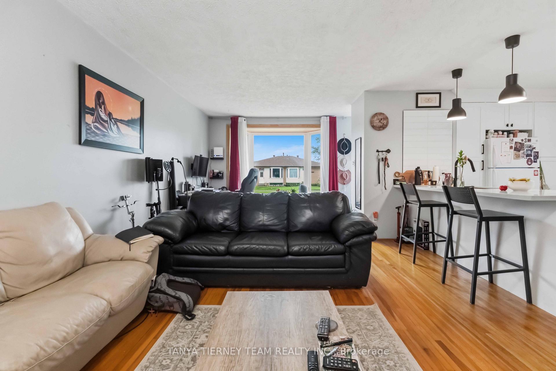 Photo 9 of 322 Rosedale Drive, Whitby, Downtown Whitby — HOMEH