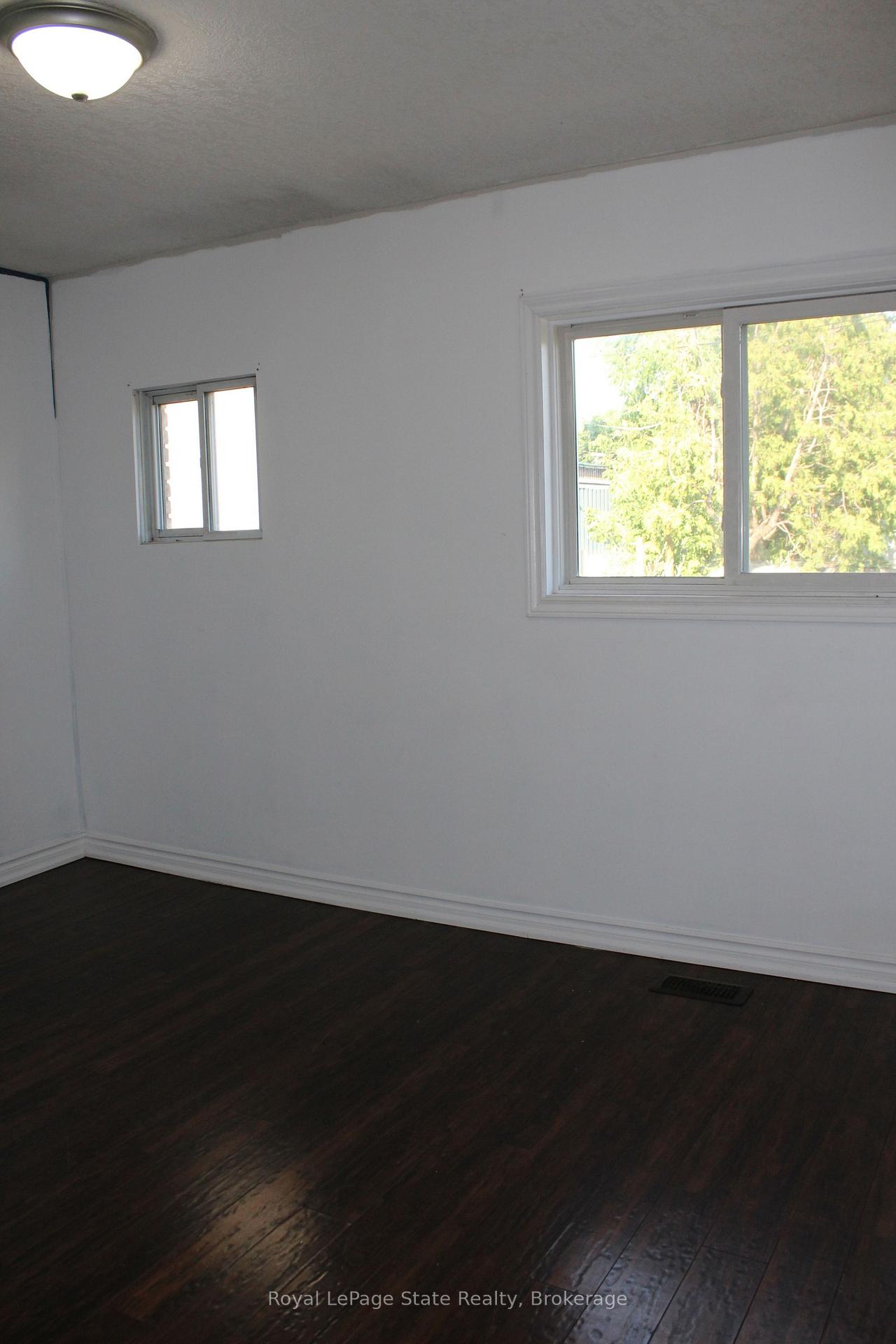 Photo 16 of 8 Robins Avenue, Hamilton, Crown Point — HOMEH