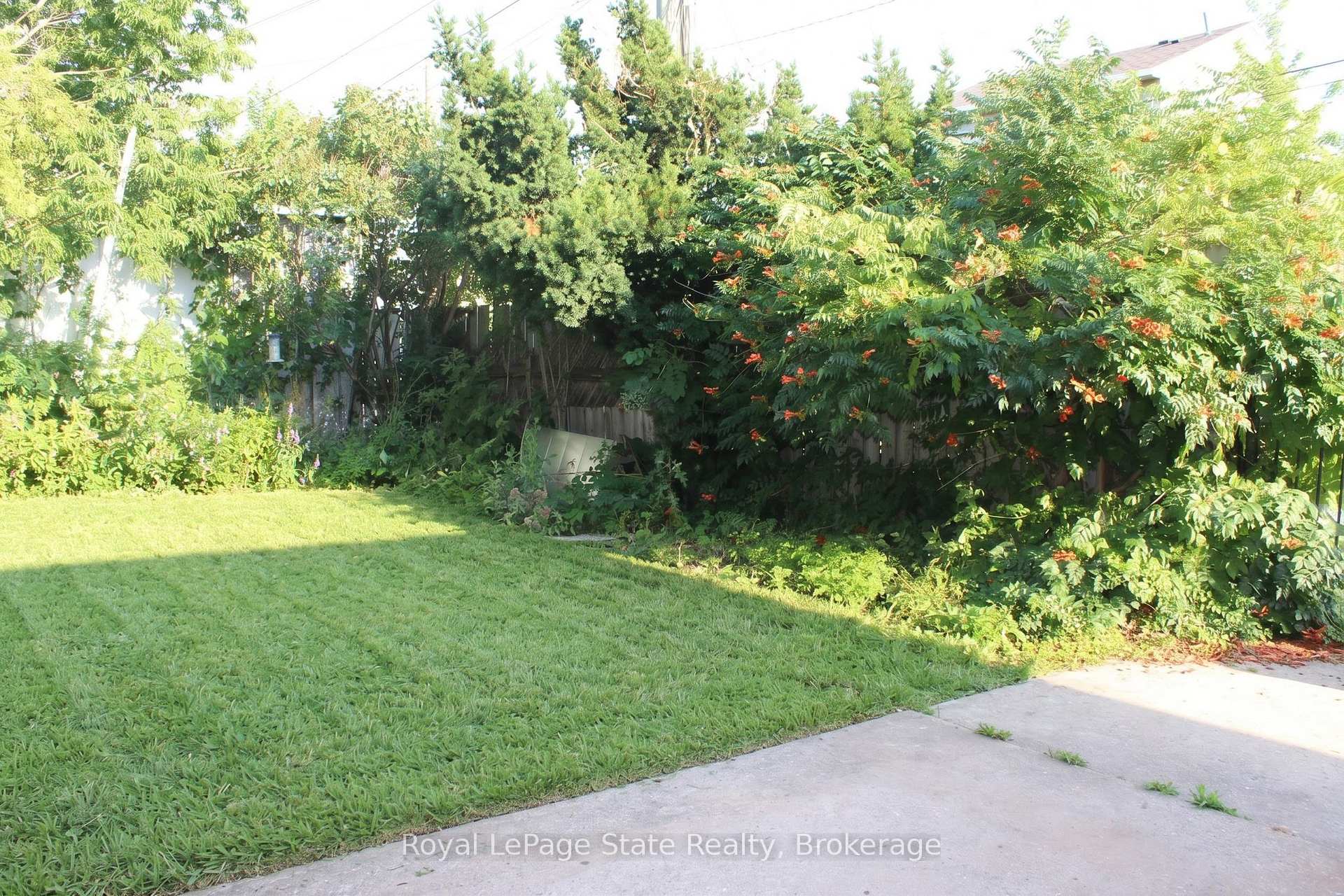 Photo 14 of 8 Robins Avenue, Hamilton, Crown Point — HOMEH