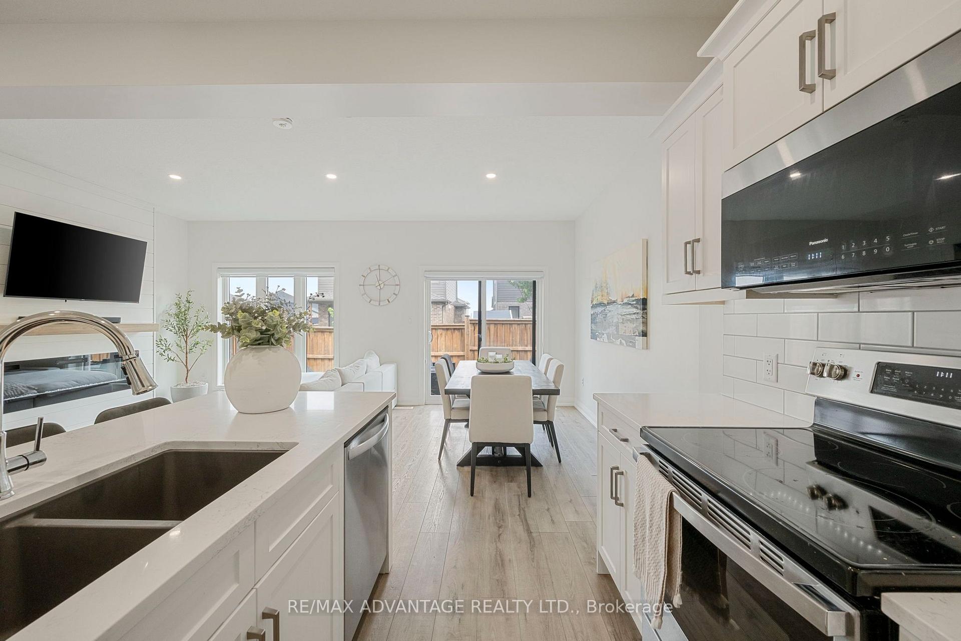 Photo 9 of Unit 2, 1 Miller Drive, Lucan Biddulph, Lucan — HOMEH