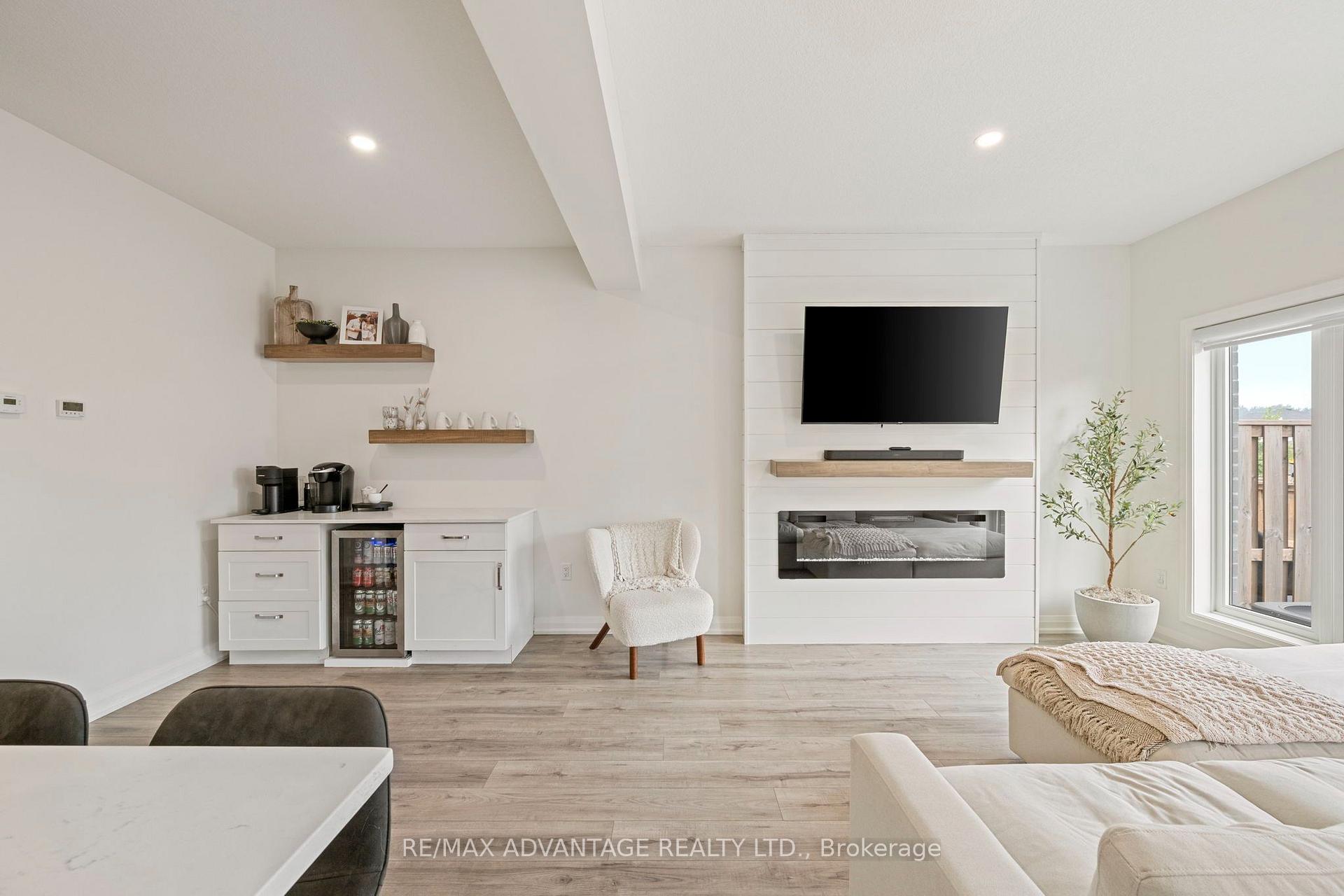 Photo 12 of Unit 2, 1 Miller Drive, Lucan Biddulph, Lucan — HOMEH