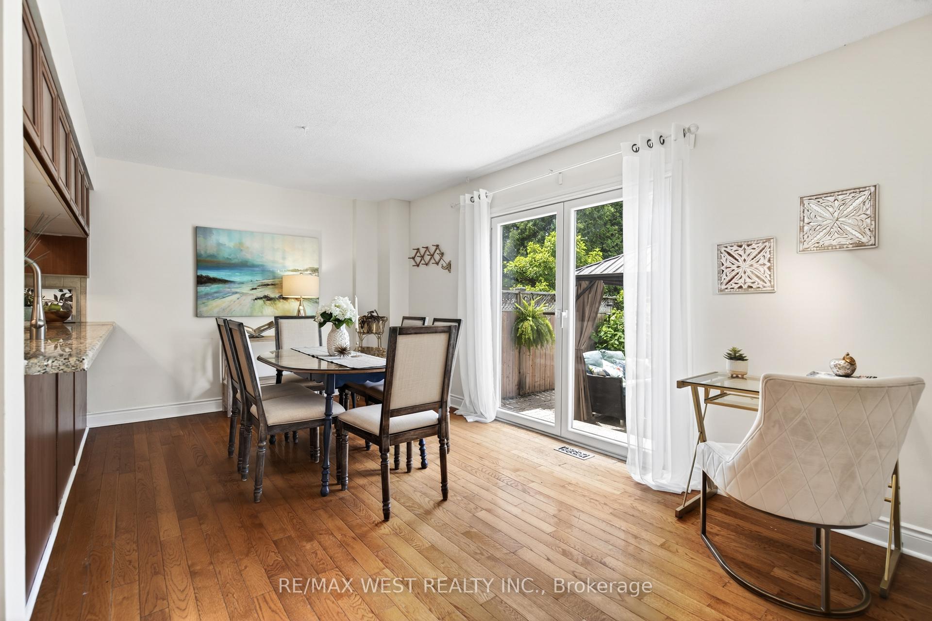 Photo 3 of 823 Hyde Road, Burlington, Brant — HOMEH
