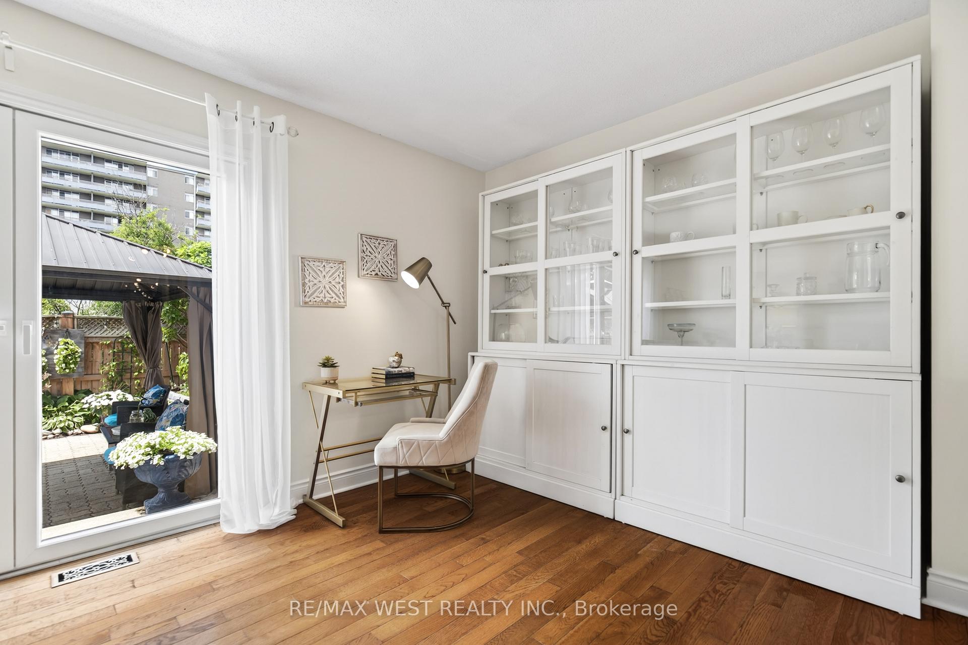 Photo 4 of 823 Hyde Road, Burlington, Brant — HOMEH