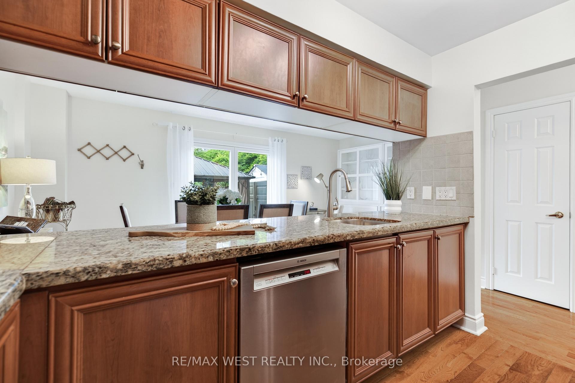 Photo 5 of 823 Hyde Road, Burlington, Brant — HOMEH