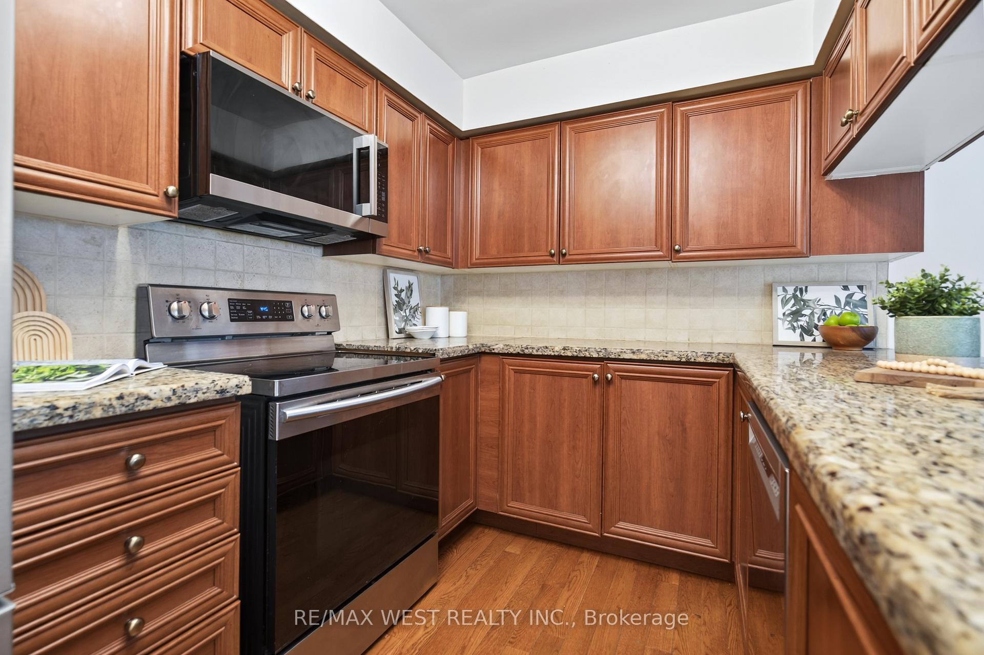 Photo 6 of 823 Hyde Road, Burlington, Brant — HOMEH