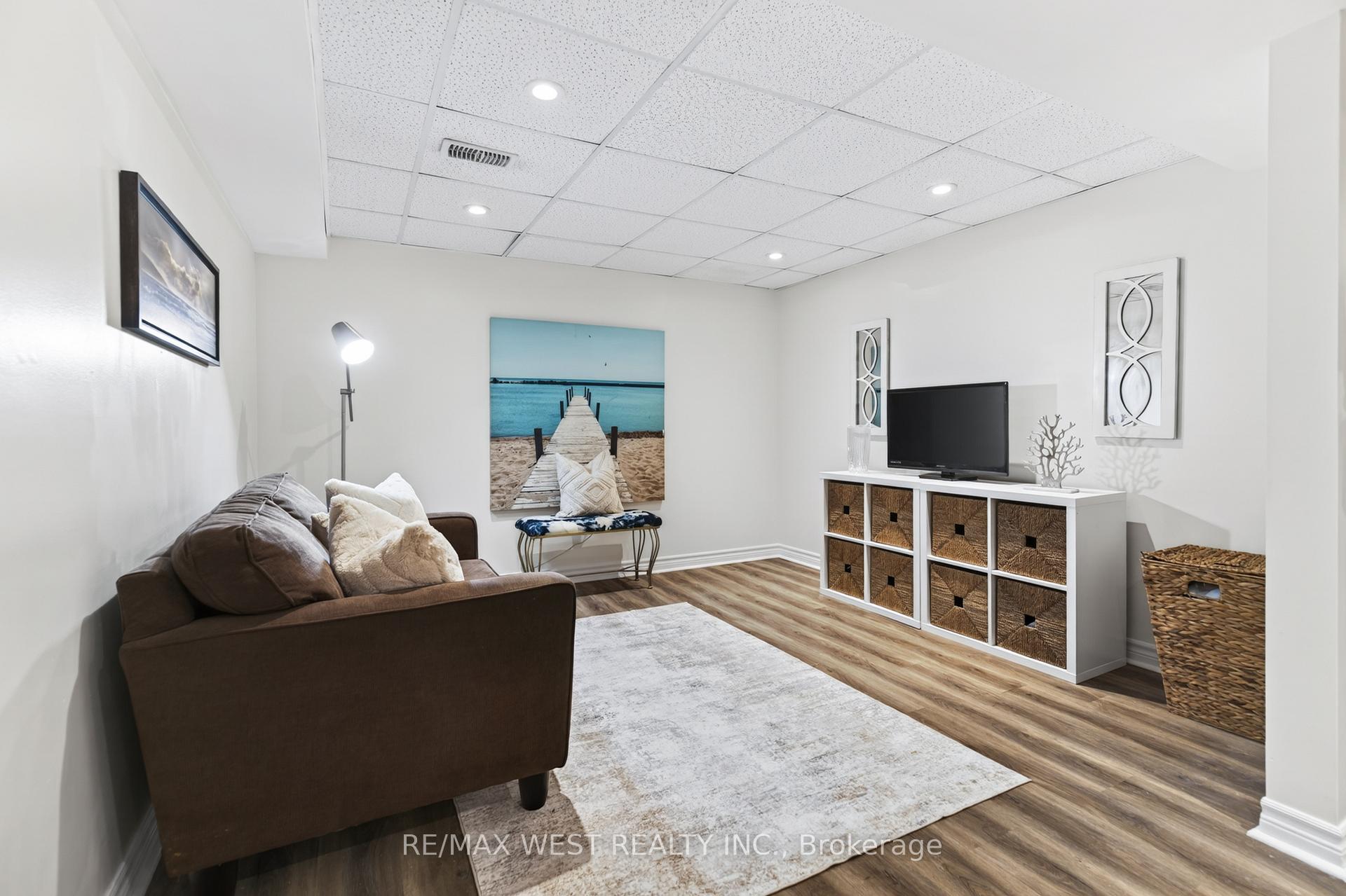 Photo 13 of 823 Hyde Road, Burlington, Brant — HOMEH