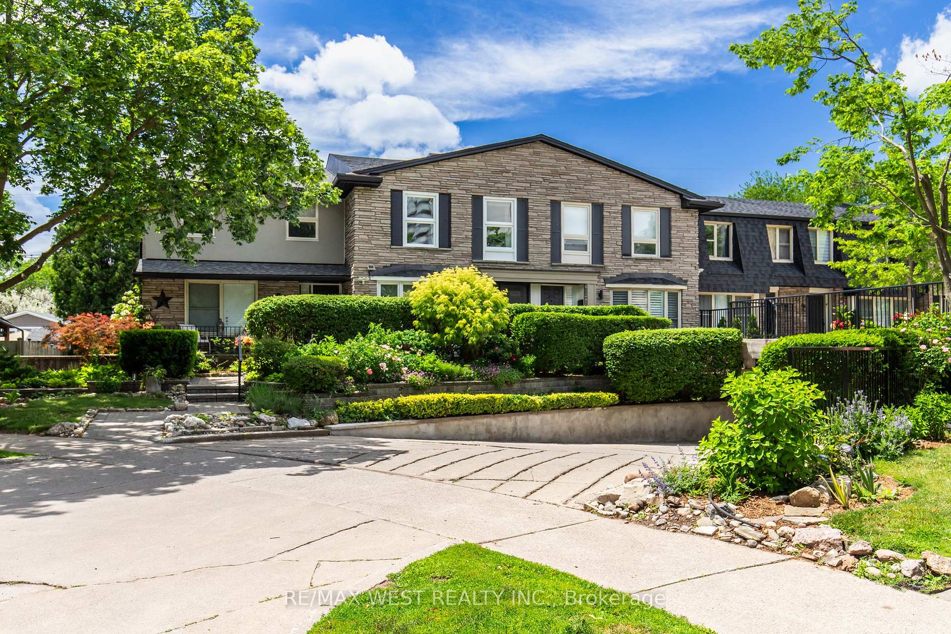 Photo 15 of 823 Hyde Road, Burlington, Brant — HOMEH