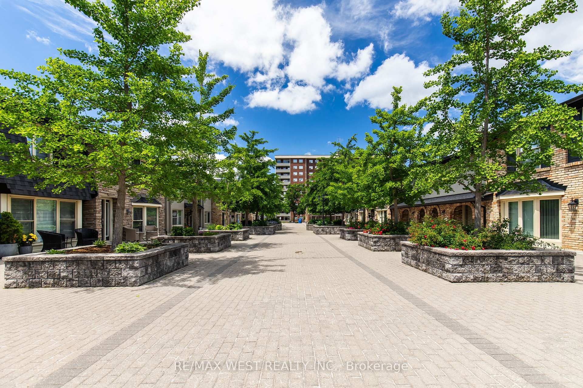 Photo 19 of 823 Hyde Road, Burlington, Brant — HOMEH
