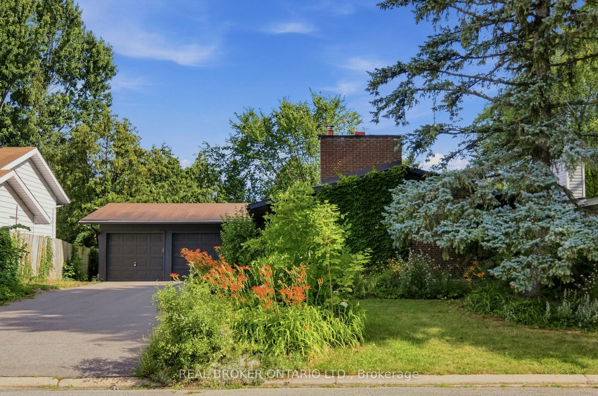 Photo 11 of 2021 Woodglen Crescent, Ottawa, Beacon Hill North — HOMEH