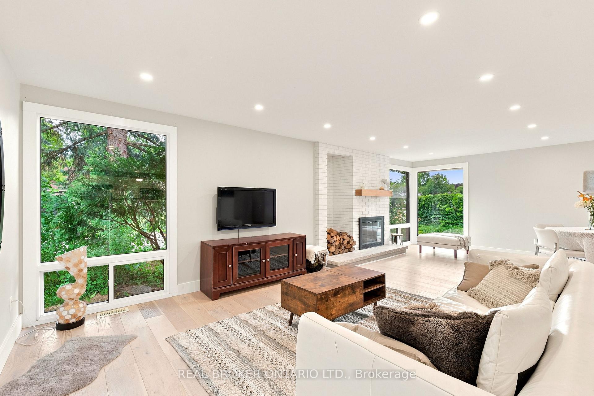 Photo 14 of 2021 Woodglen Crescent, Ottawa, Beacon Hill North — HOMEH