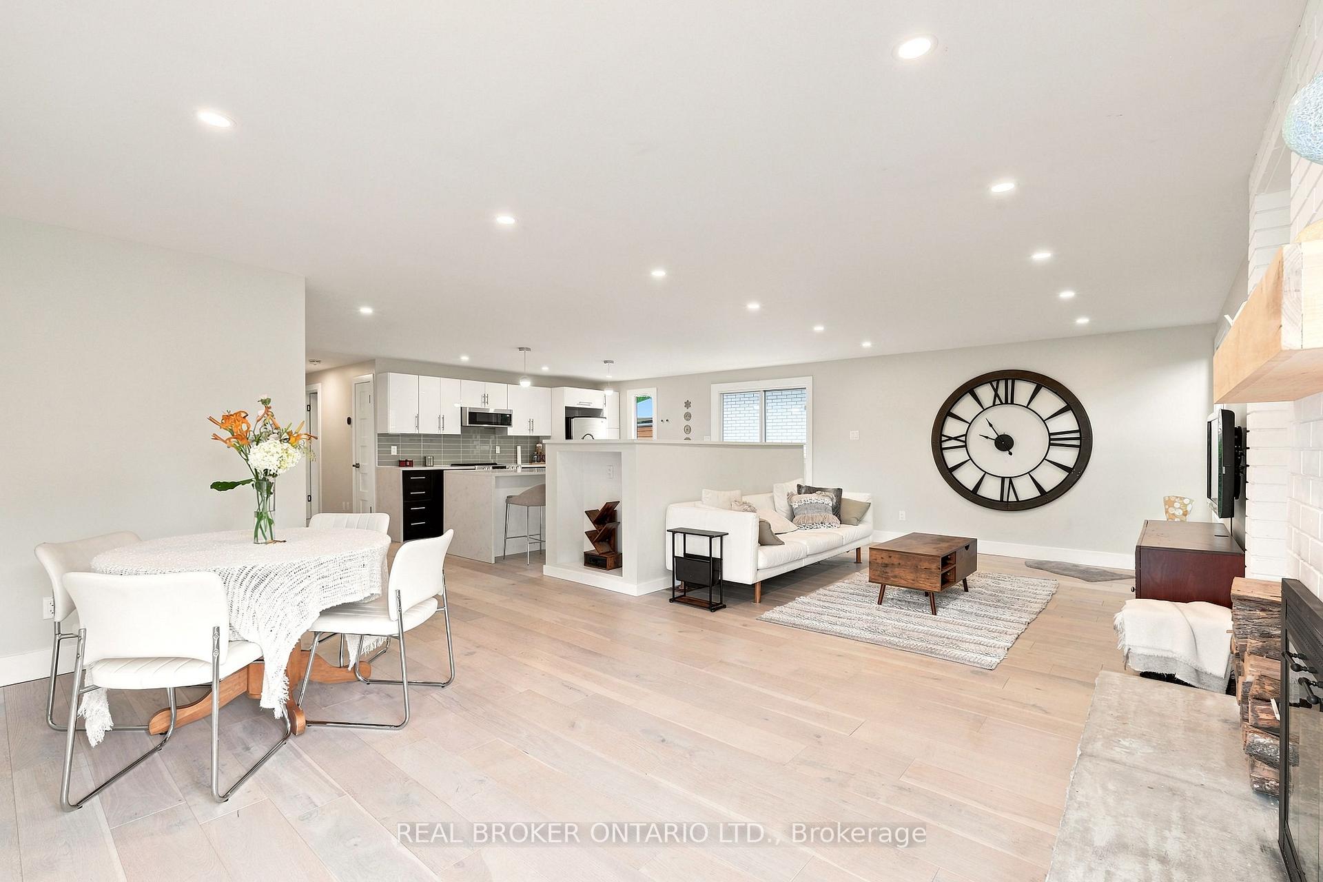 Photo 15 of 2021 Woodglen Crescent, Ottawa, Beacon Hill North — HOMEH