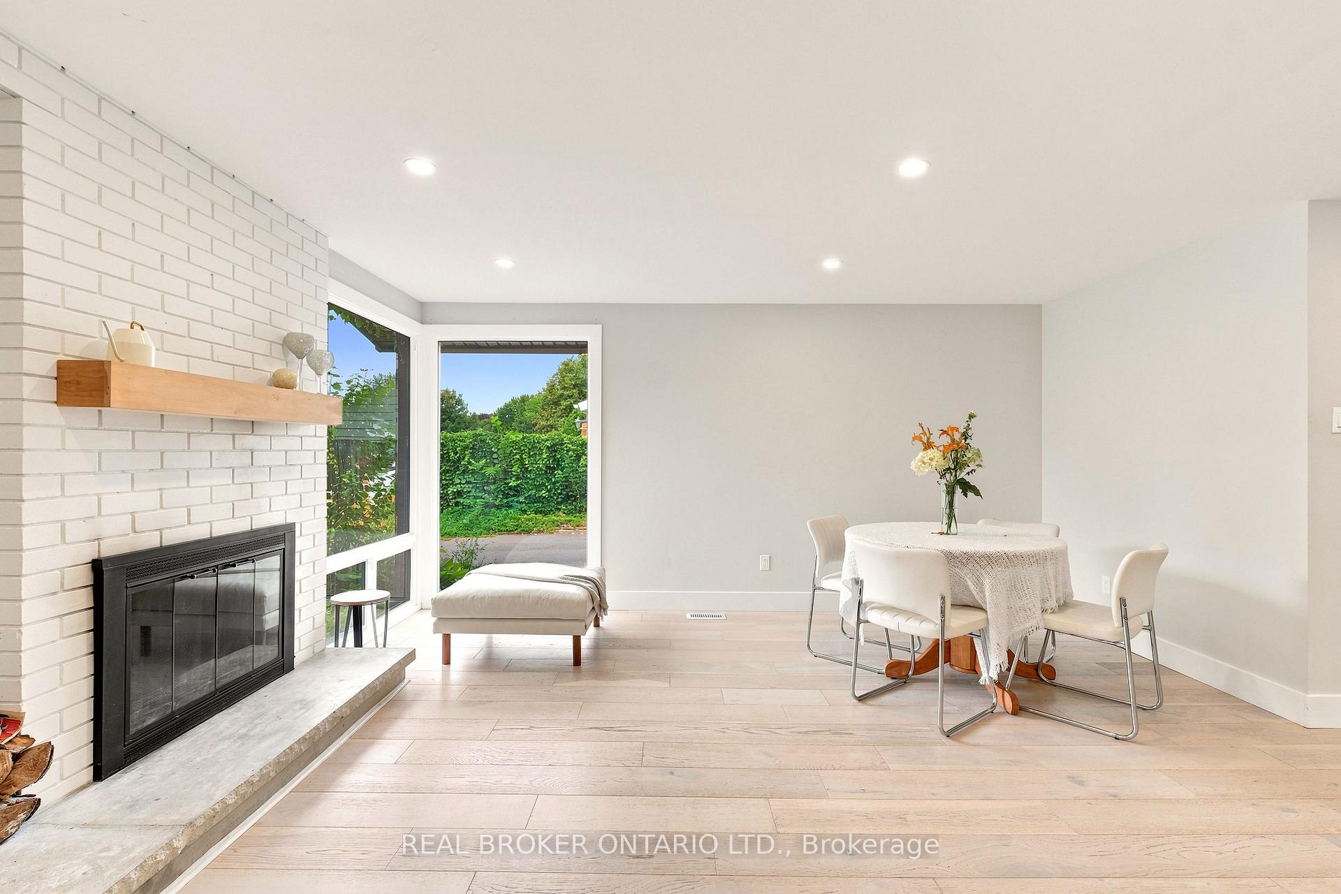 Photo 16 of 2021 Woodglen Crescent, Ottawa, Beacon Hill North — HOMEH