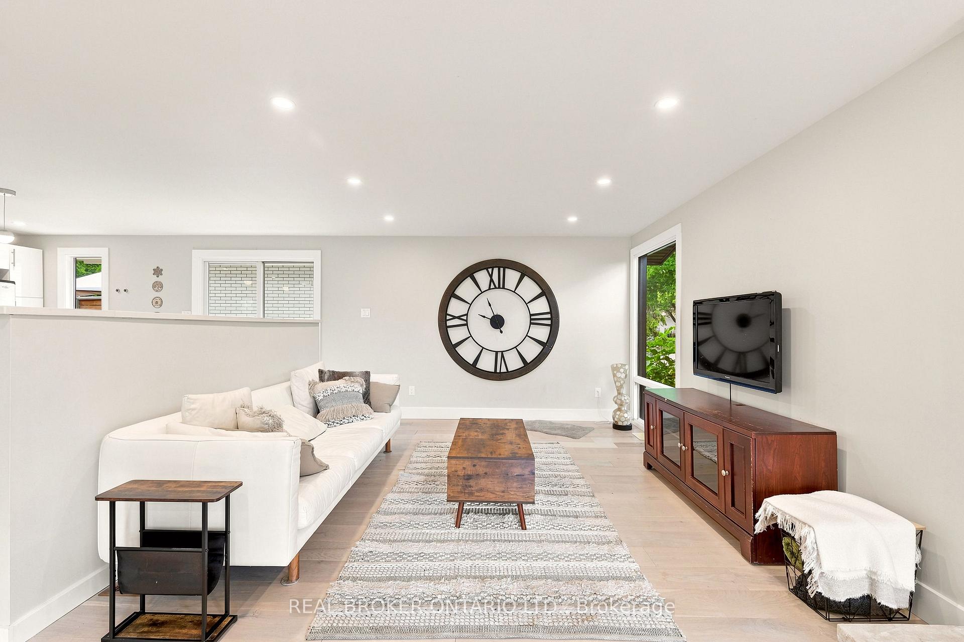 Photo 17 of 2021 Woodglen Crescent, Ottawa, Beacon Hill North — HOMEH