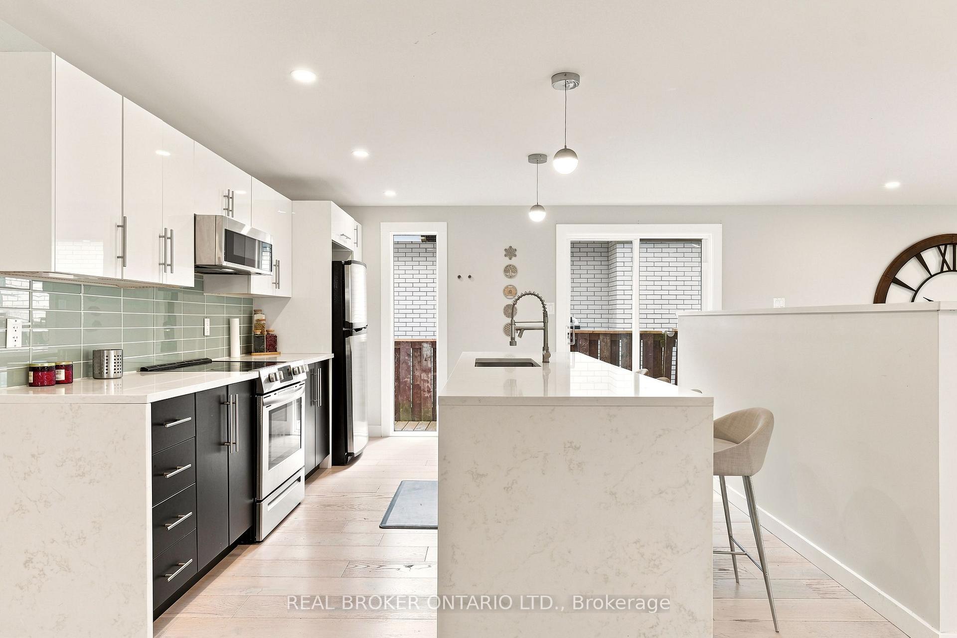 Photo 19 of 2021 Woodglen Crescent, Ottawa, Beacon Hill North — HOMEH
