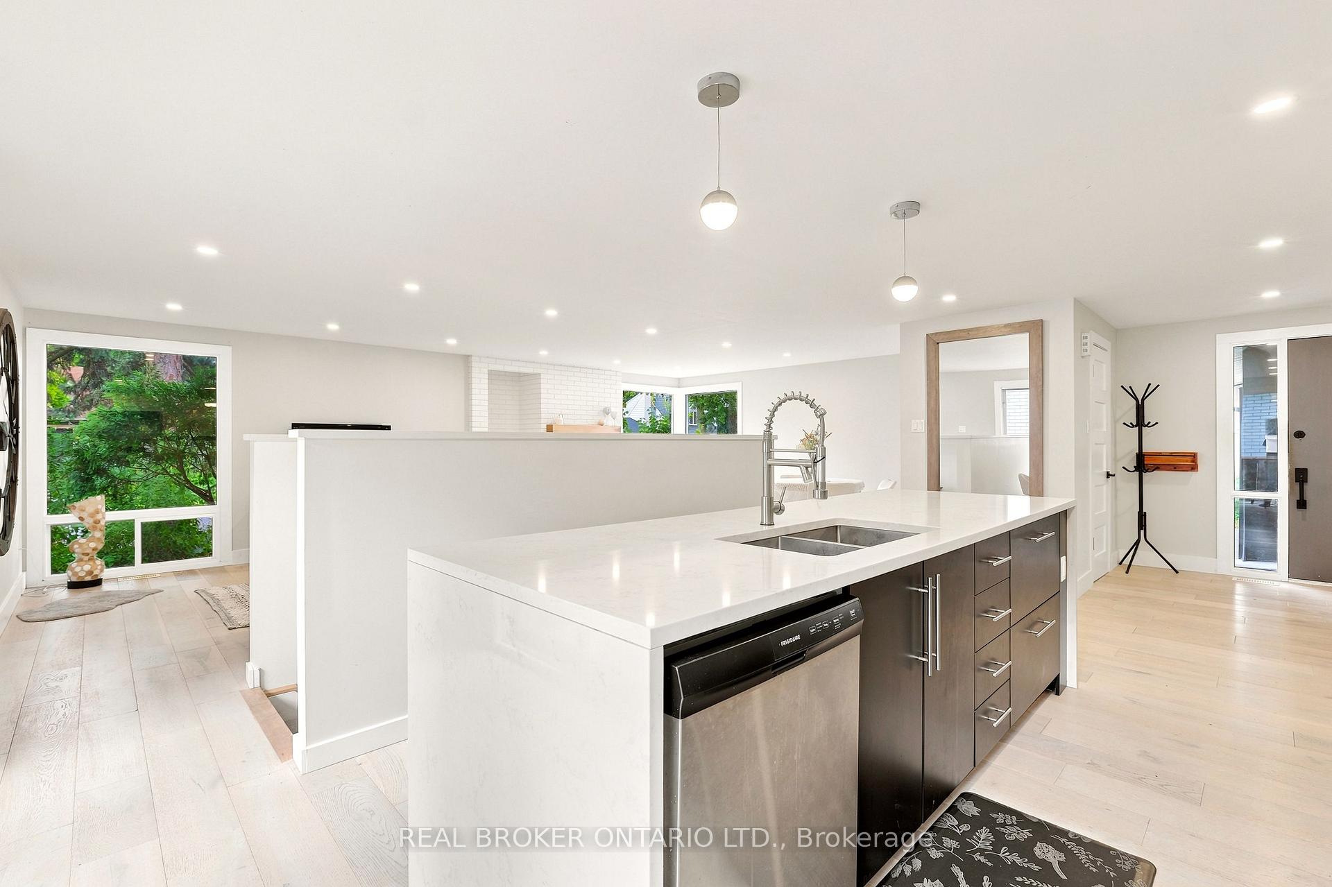 Photo 21 of 2021 Woodglen Crescent, Ottawa, Beacon Hill North — HOMEH