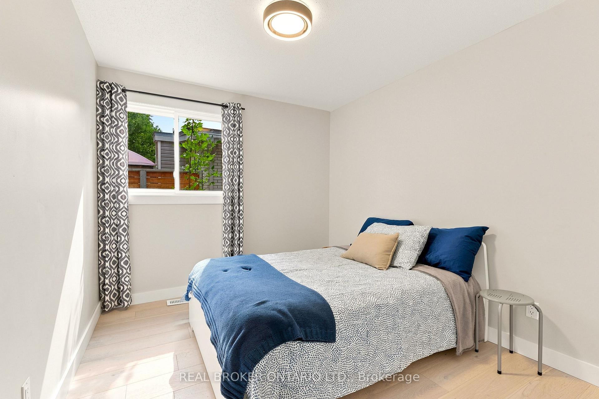 Photo 23 of 2021 Woodglen Crescent, Ottawa, Beacon Hill North — HOMEH