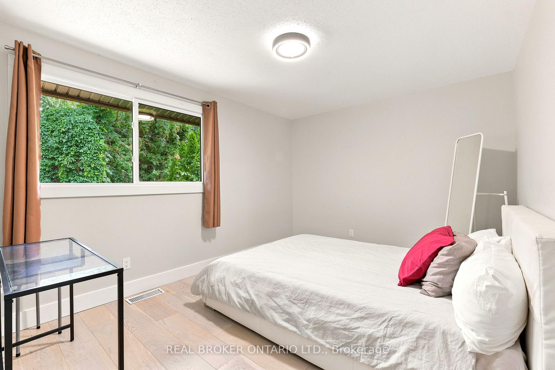 Photo 24 of 2021 Woodglen Crescent, Ottawa, Beacon Hill North — HOMEH