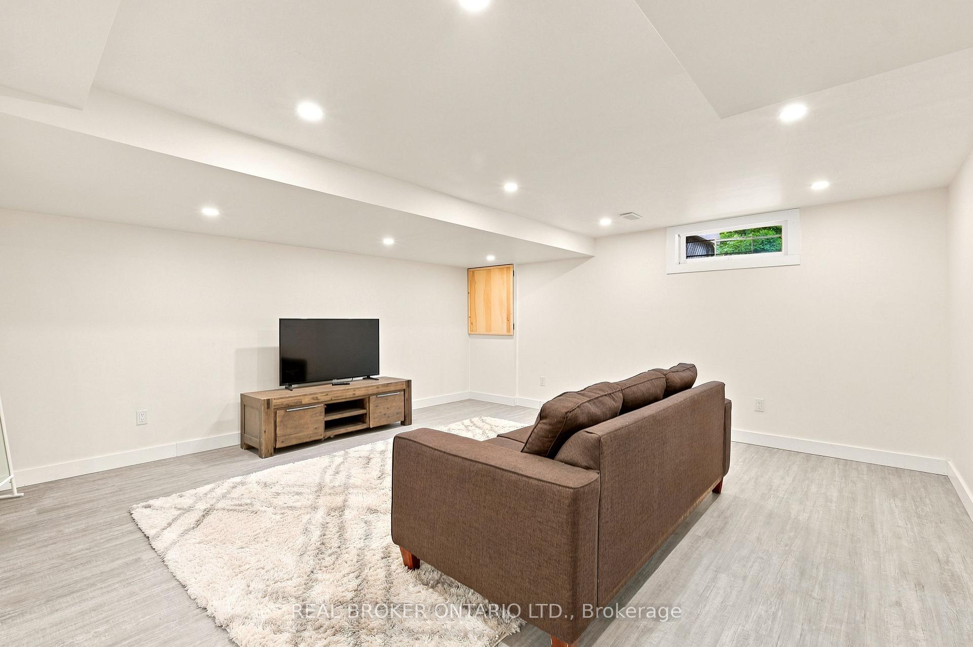 Photo 30 of 2021 Woodglen Crescent, Ottawa, Beacon Hill North — HOMEH
