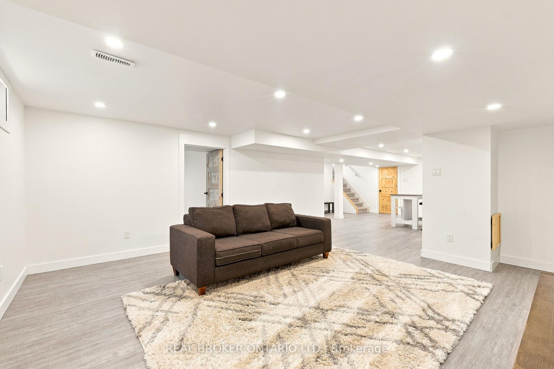 Photo 31 of 2021 Woodglen Crescent, Ottawa, Beacon Hill North — HOMEH