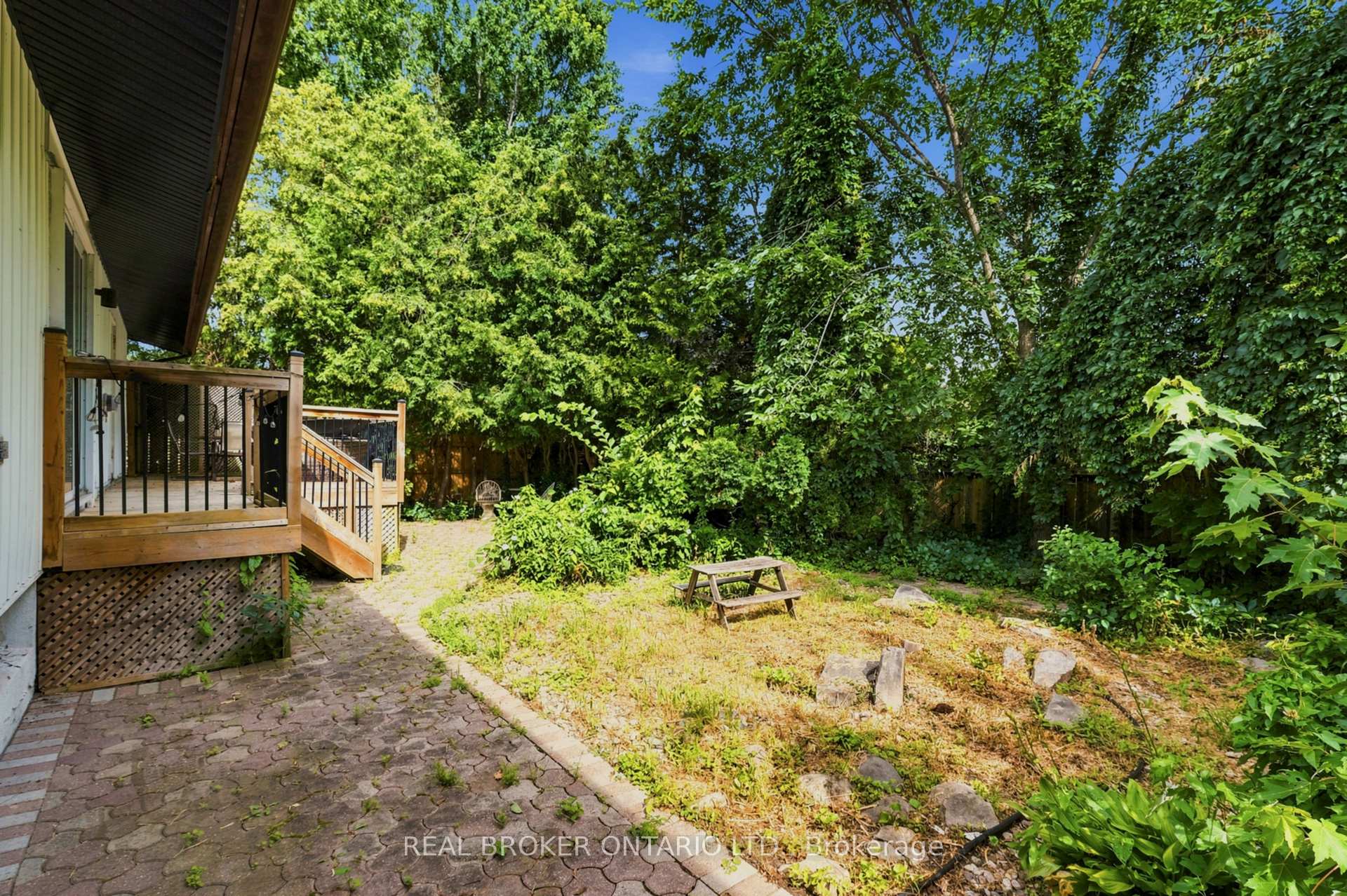 Photo 33 of 2021 Woodglen Crescent, Ottawa, Beacon Hill North — HOMEH