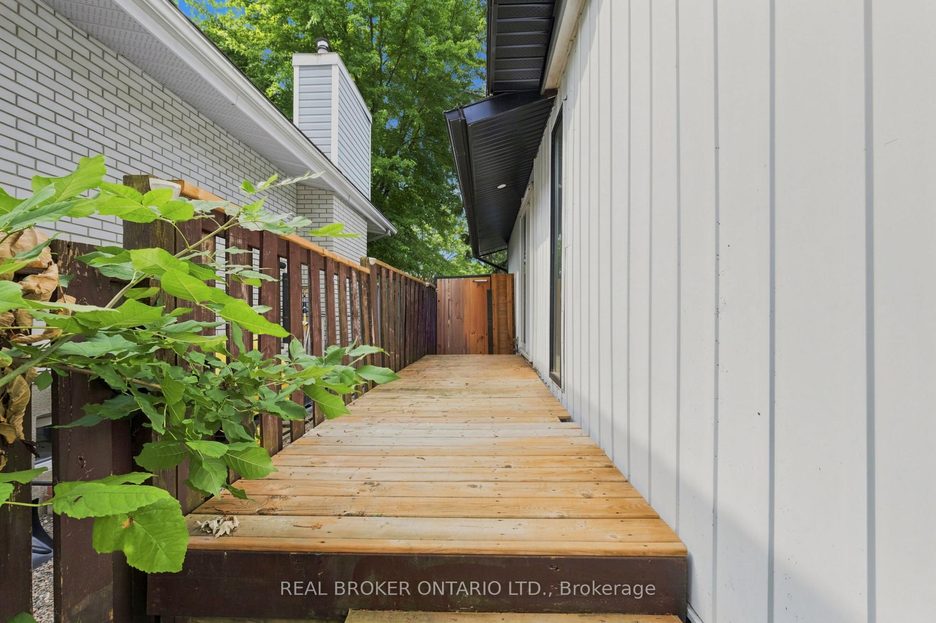 Photo 35 of 2021 Woodglen Crescent, Ottawa, Beacon Hill North — HOMEH