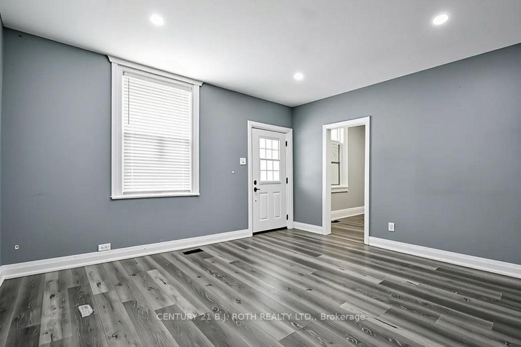 Photo 3 of 44 Sanford Street, Barrie, Sanford — HOMEH