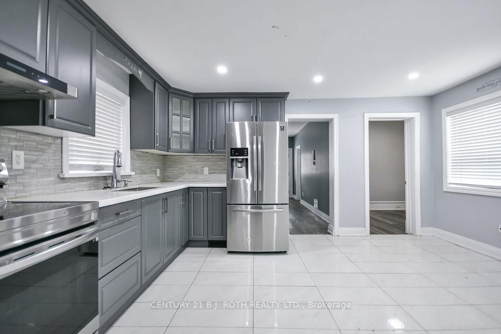 Photo 10 of 44 Sanford Street, Barrie, Sanford — HOMEH