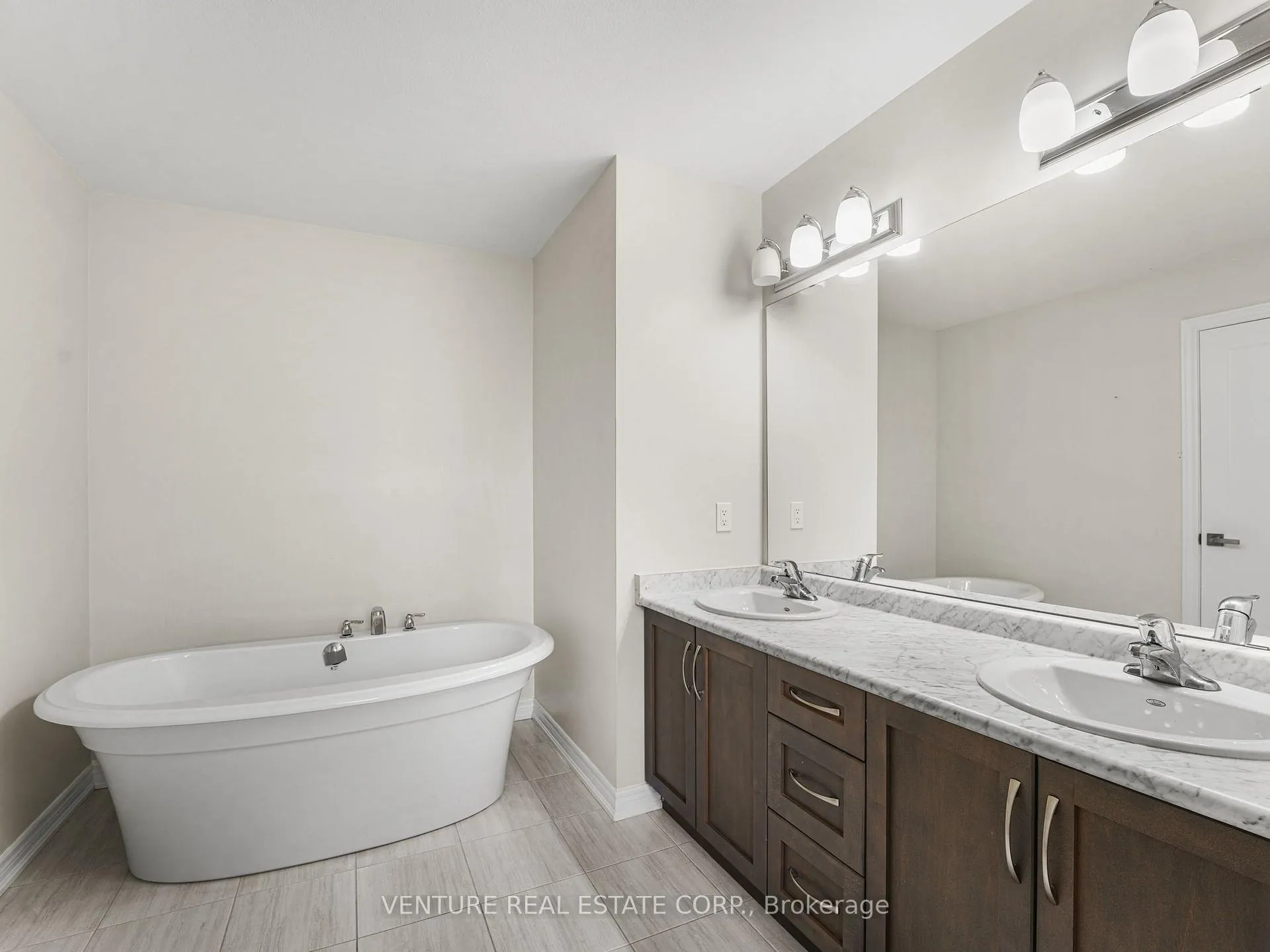 Photo 21 of 6371 Sam Iorfida Drive, Niagara Falls, Oldfield — HOMEH