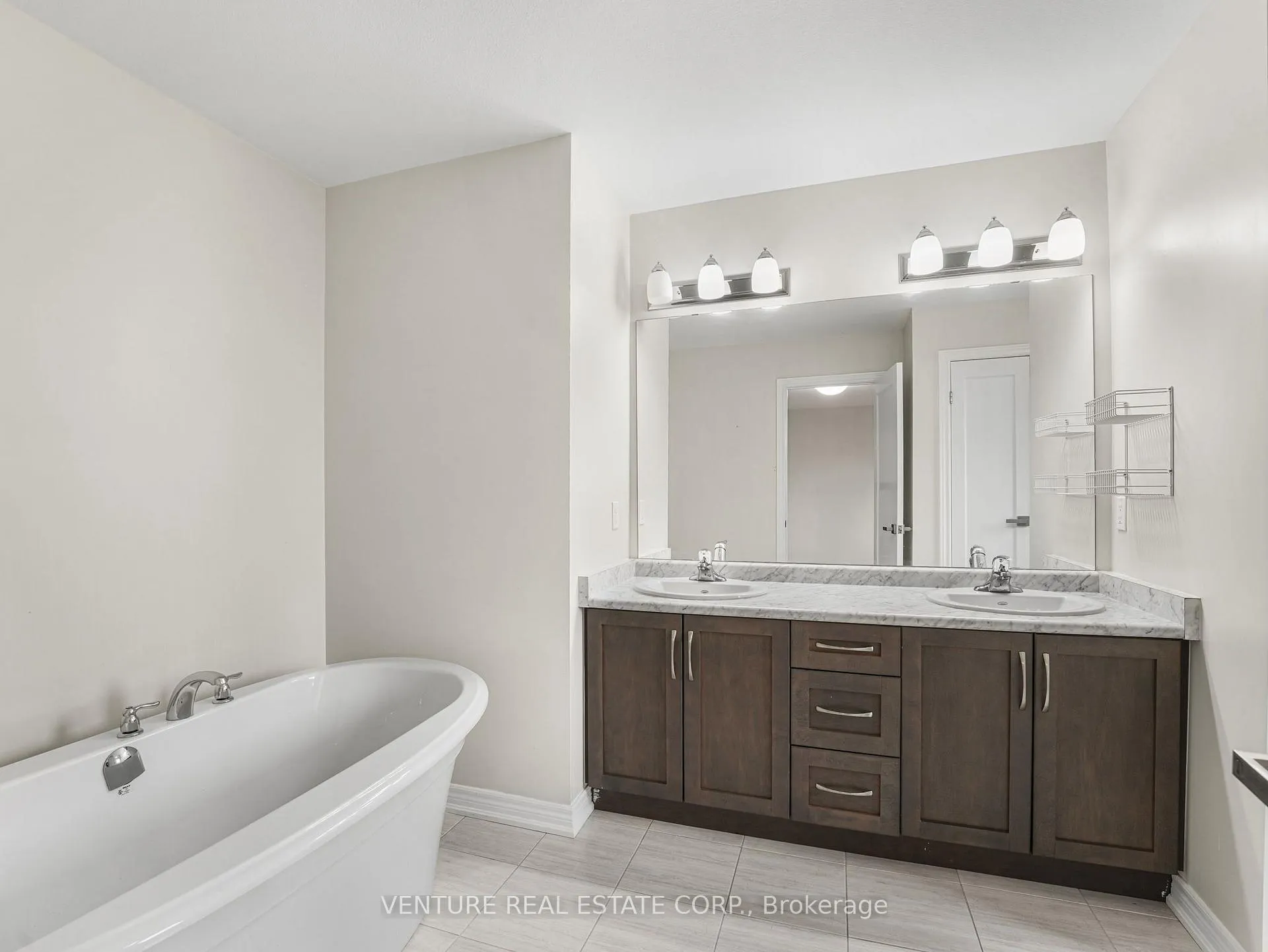 Photo 23 of 6371 Sam Iorfida Drive, Niagara Falls, Oldfield — HOMEH