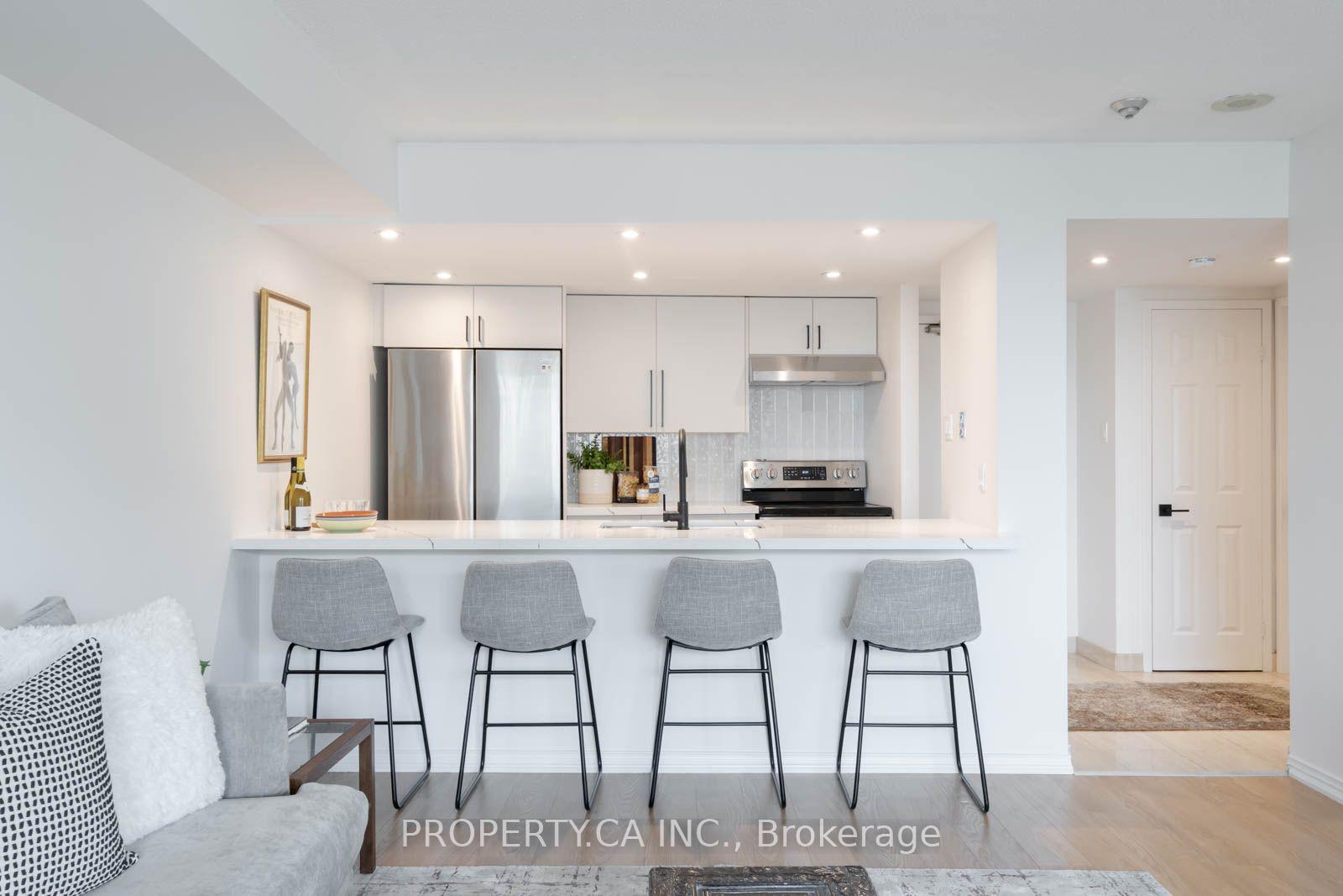 Photo 4 of Unit 1111, 77 Harbour Square, Toronto, Waterfront Communities — HOMEH