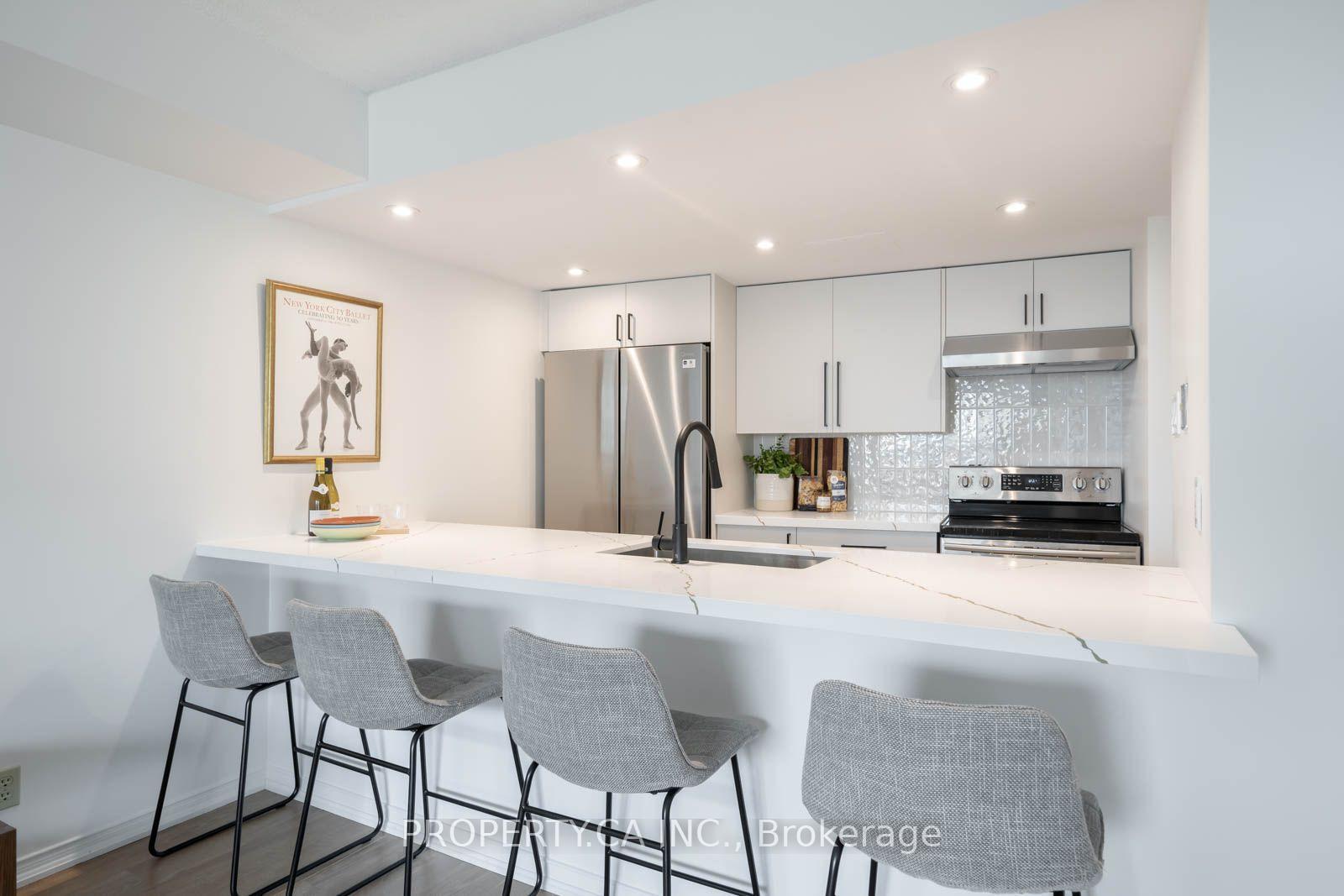 Photo 5 of Unit 1111, 77 Harbour Square, Toronto, Waterfront Communities — HOMEH