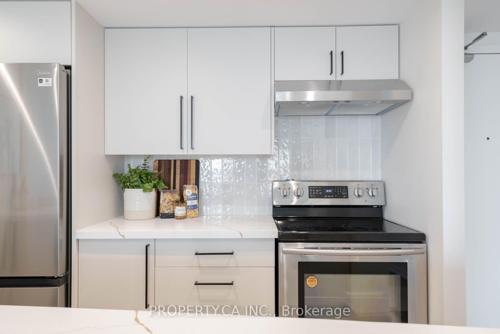 Photo 6 of Unit 1111, 77 Harbour Square, Toronto, Waterfront Communities — HOMEH