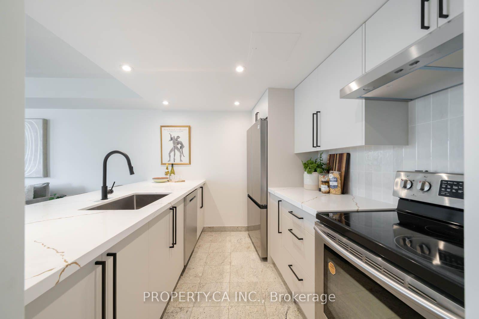 Photo 8 of Unit 1111, 77 Harbour Square, Toronto, Waterfront Communities — HOMEH