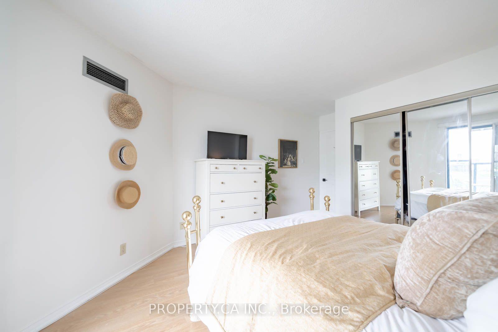 Photo 25 of Unit 1111, 77 Harbour Square, Toronto, Waterfront Communities — HOMEH