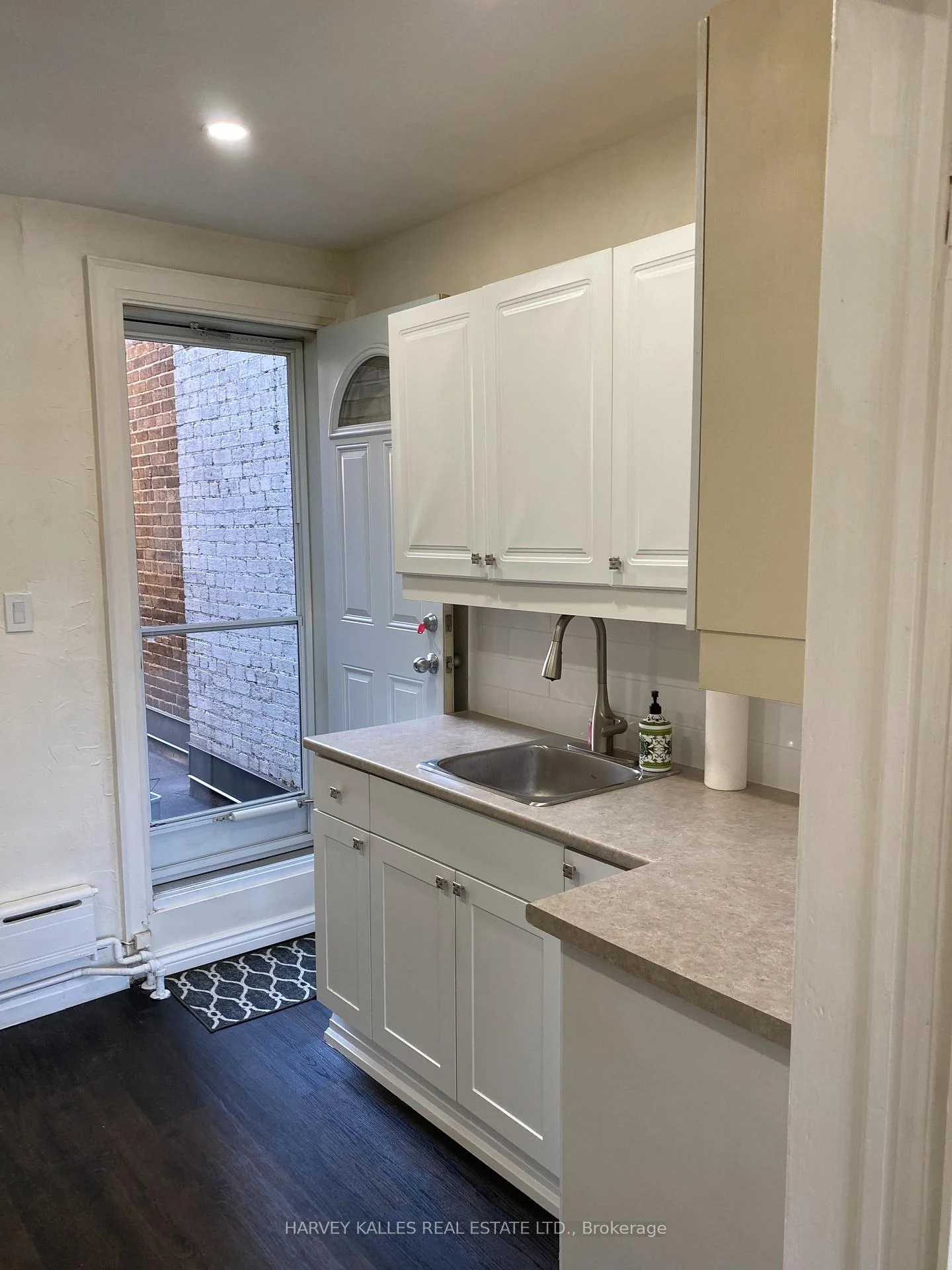 Photo 2 of Unit A, 1611 Bayview Avenue, Toronto, Leaside — HOMEH