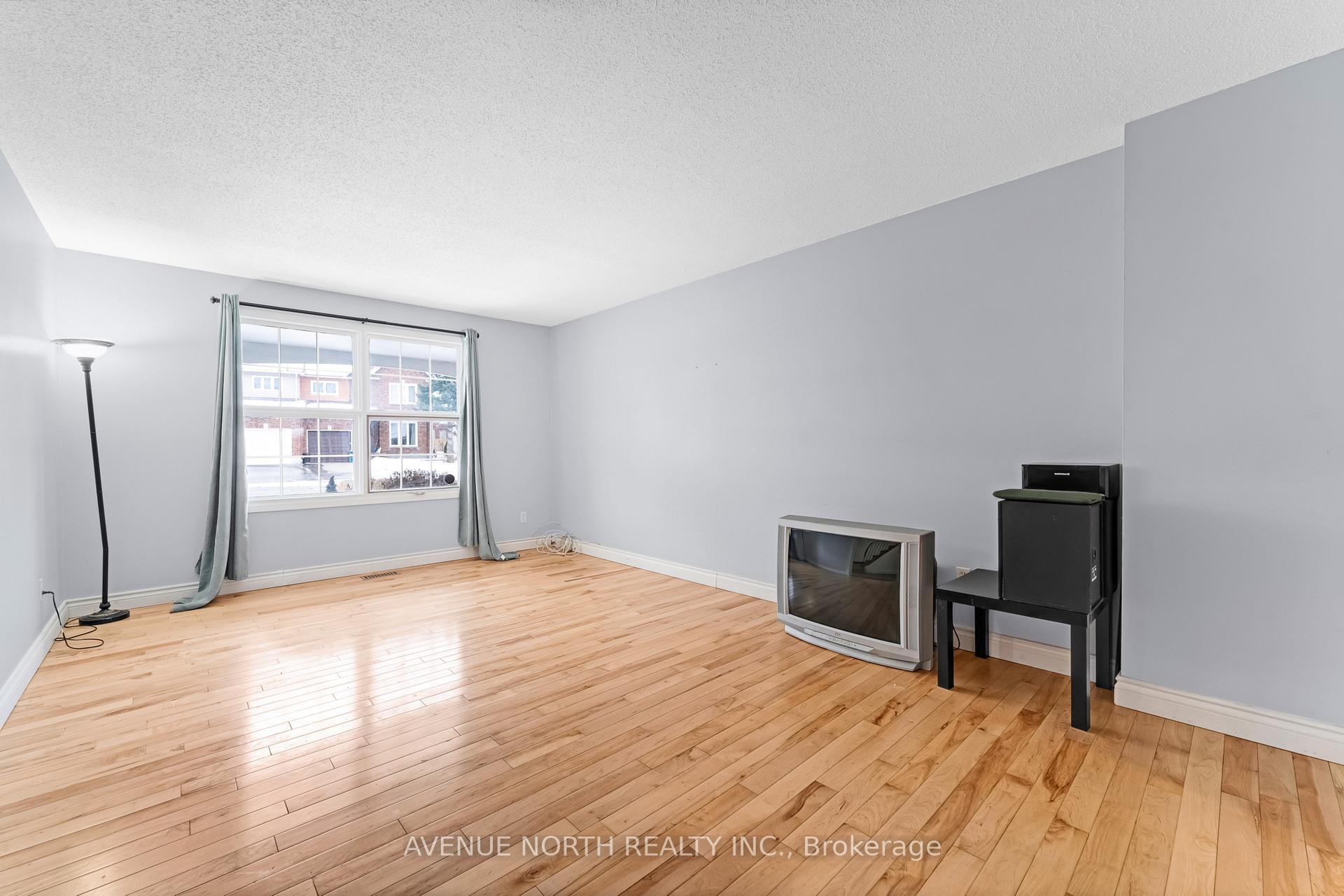 Photo 3 of 3489 Southgate Road, Ottawa, South Keys — HOMEH