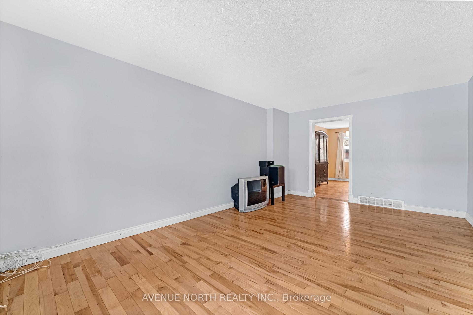 Photo 4 of 3489 Southgate Road, Ottawa, South Keys — HOMEH