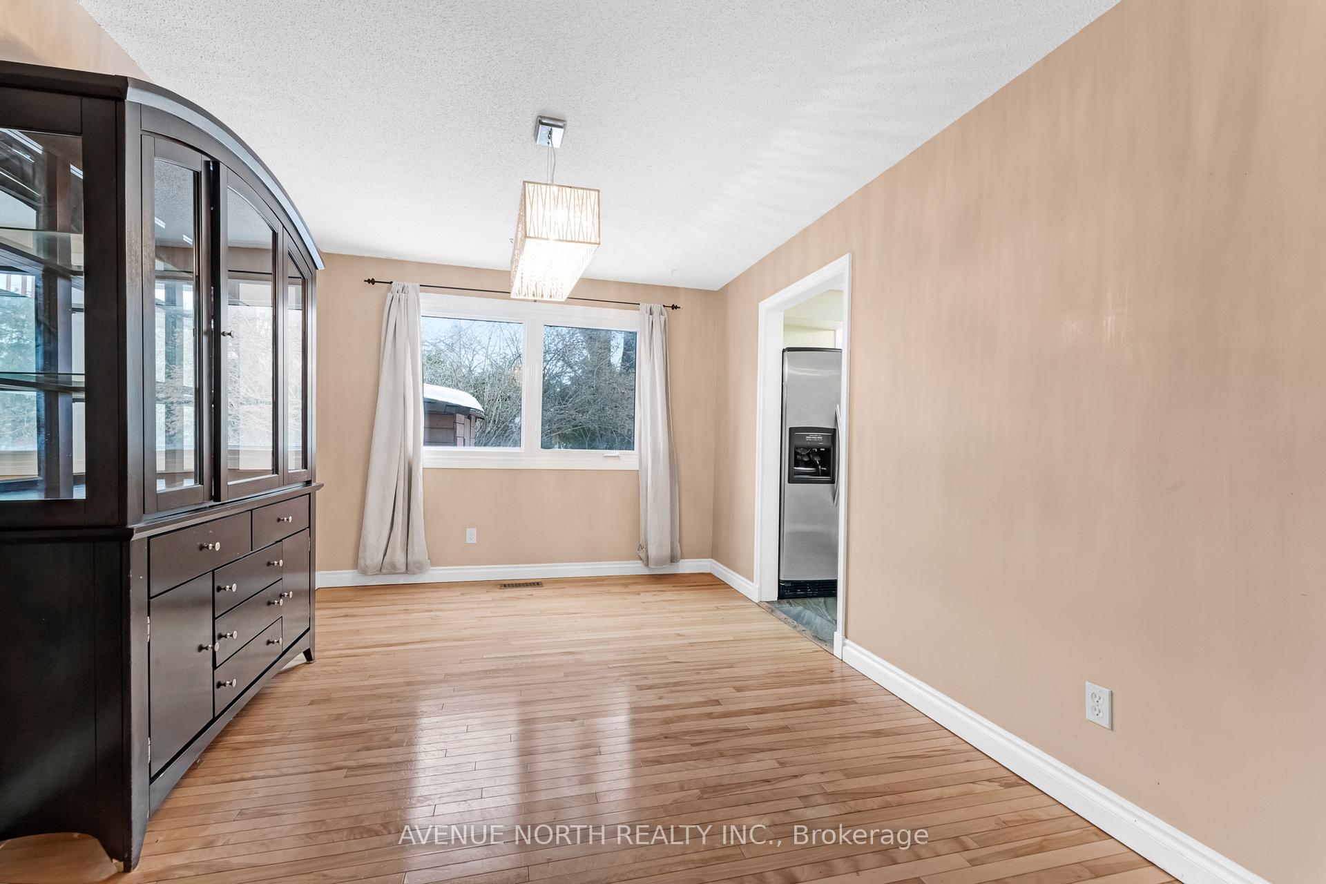Photo 5 of 3489 Southgate Road, Ottawa, South Keys — HOMEH