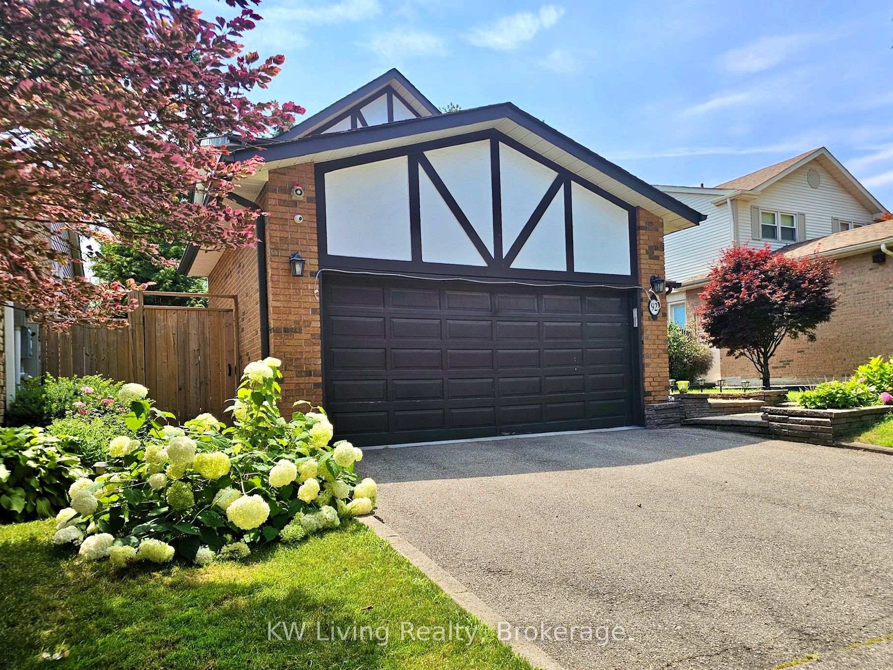 Photo 2 of 92 Breckonwood Crescent, Markham, Aileen-Willowbrook — HOMEH