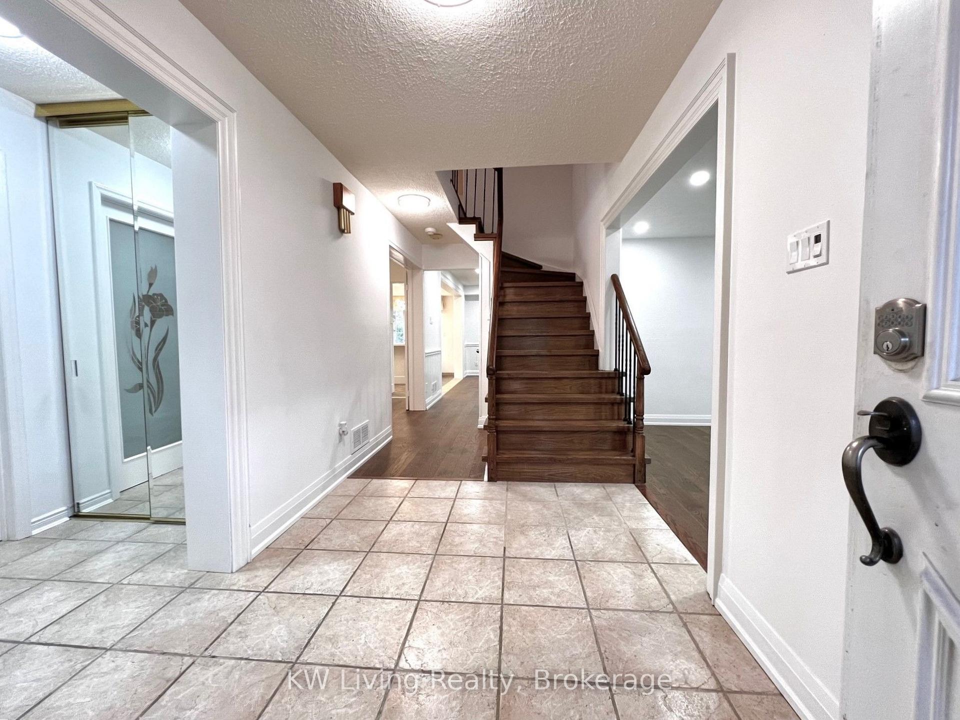 Photo 4 of 92 Breckonwood Crescent, Markham, Aileen-Willowbrook — HOMEH