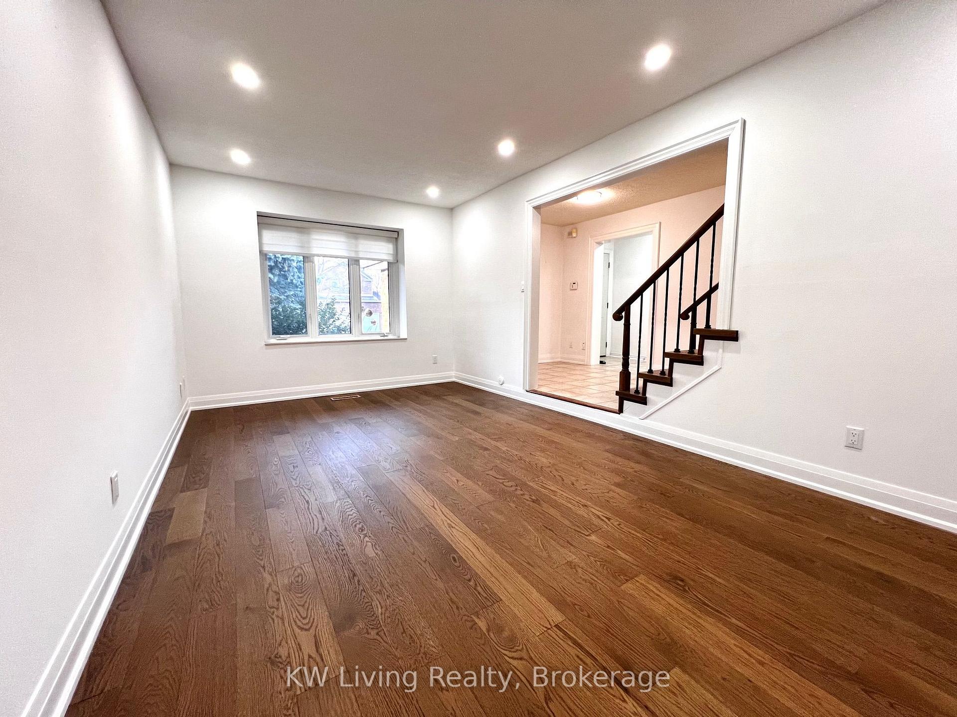 Photo 5 of 92 Breckonwood Crescent, Markham, Aileen-Willowbrook — HOMEH
