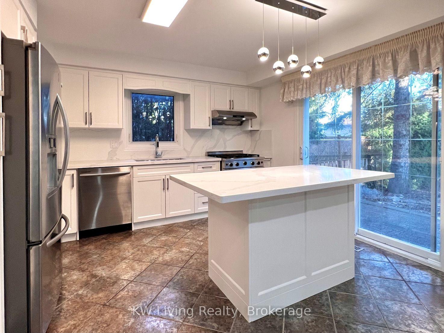 Photo 7 of 92 Breckonwood Crescent, Markham, Aileen-Willowbrook — HOMEH