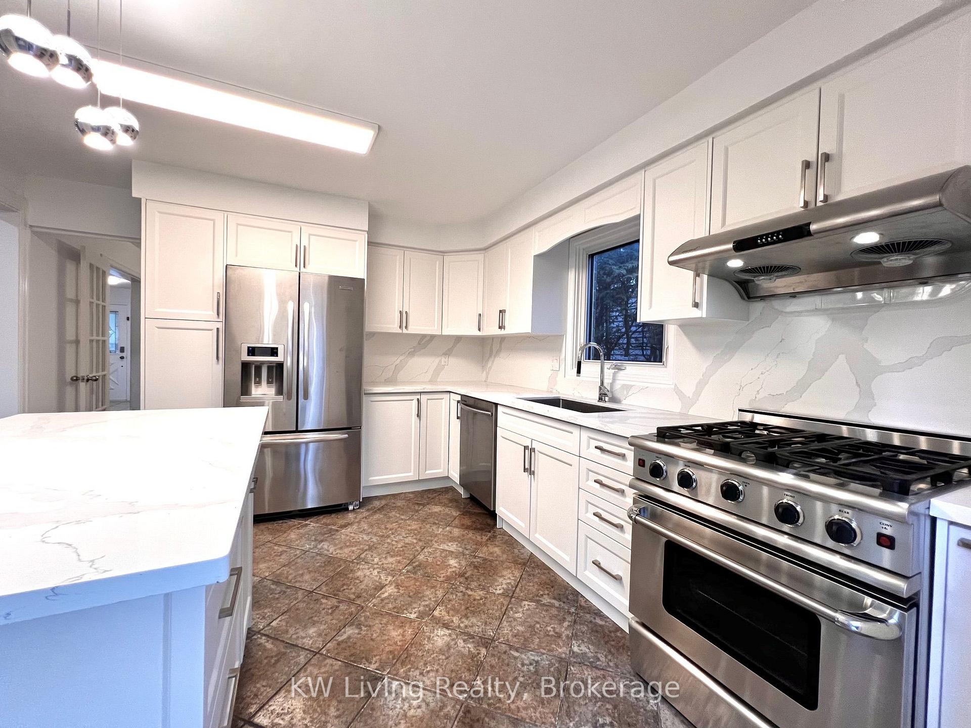 Photo 9 of 92 Breckonwood Crescent, Markham, Aileen-Willowbrook — HOMEH