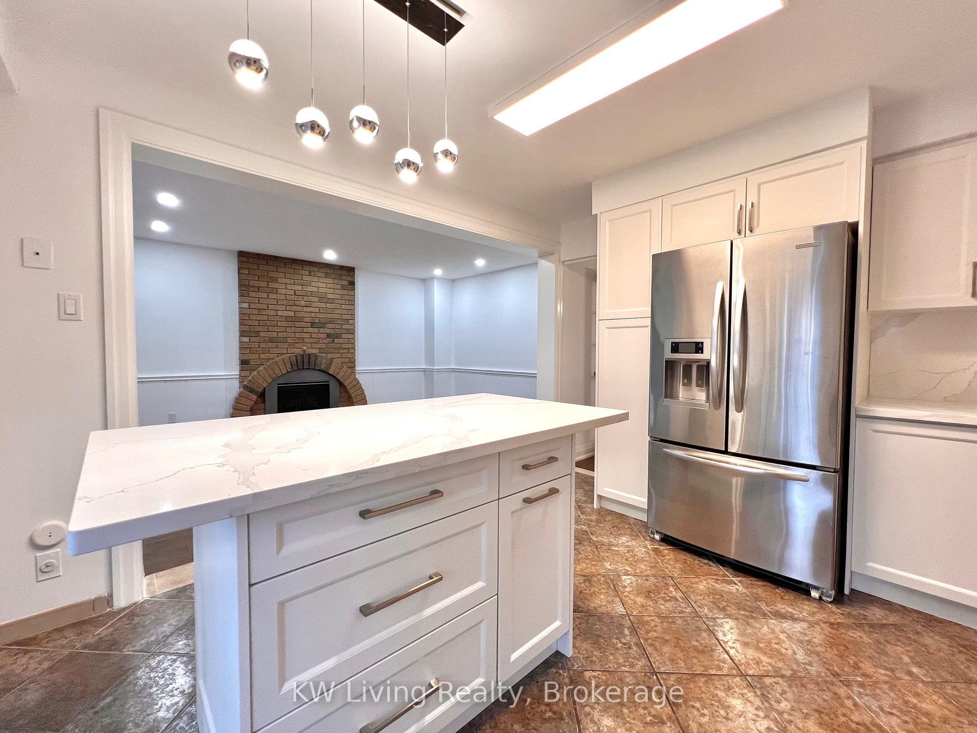 Photo 10 of 92 Breckonwood Crescent, Markham, Aileen-Willowbrook — HOMEH