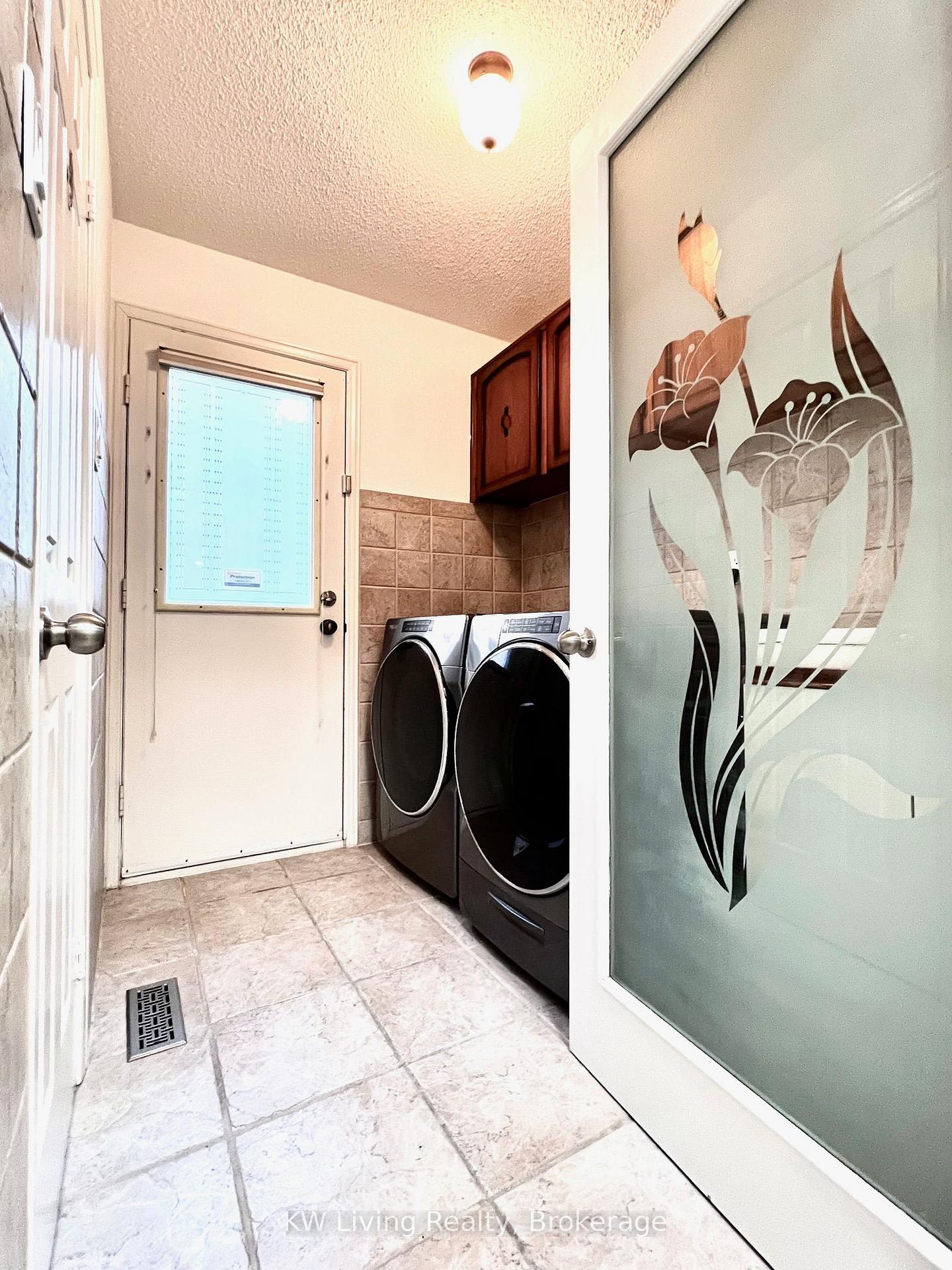 Photo 16 of 92 Breckonwood Crescent, Markham, Aileen-Willowbrook — HOMEH
