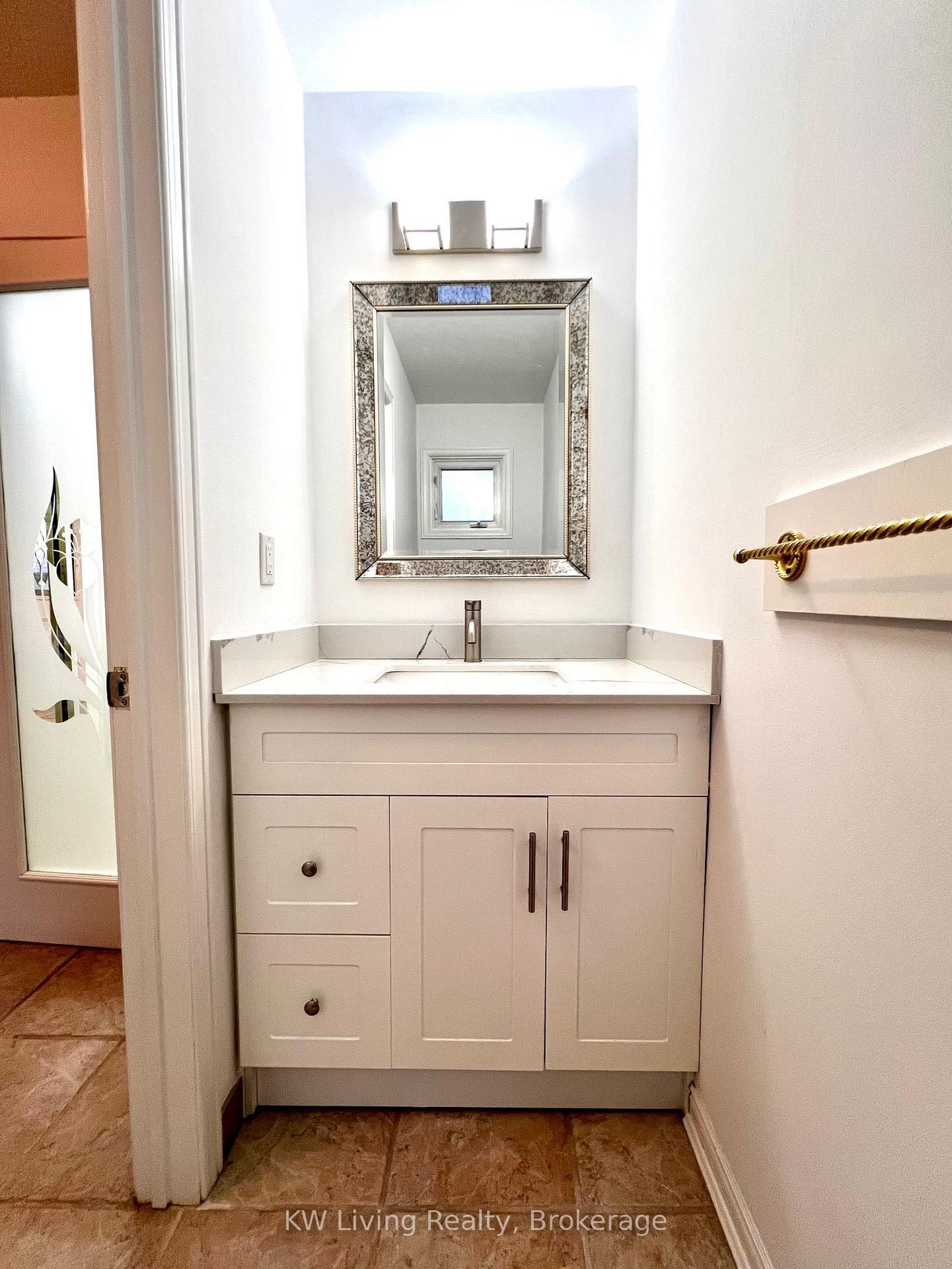 Photo 17 of 92 Breckonwood Crescent, Markham, Aileen-Willowbrook — HOMEH