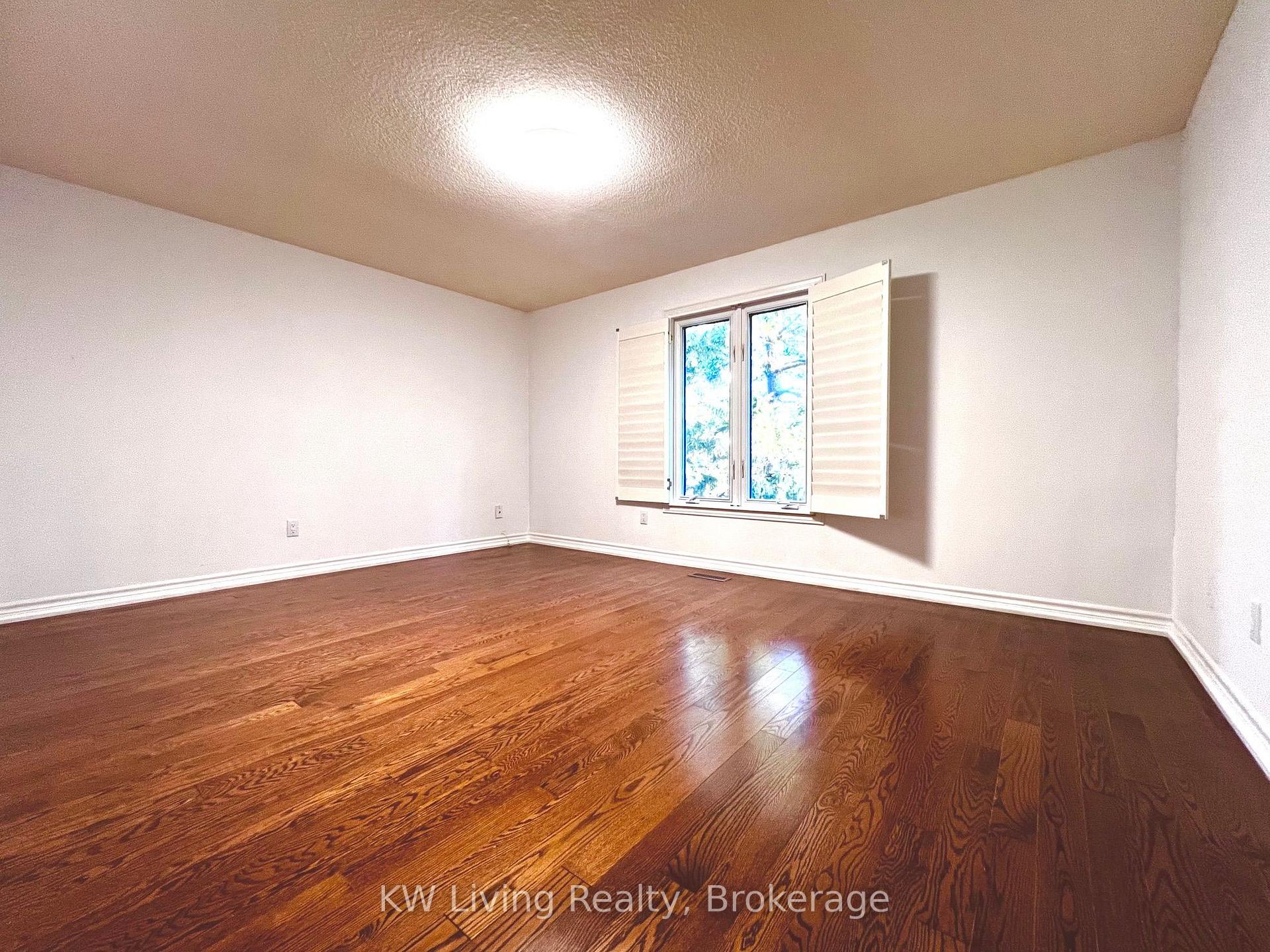 Photo 18 of 92 Breckonwood Crescent, Markham, Aileen-Willowbrook — HOMEH