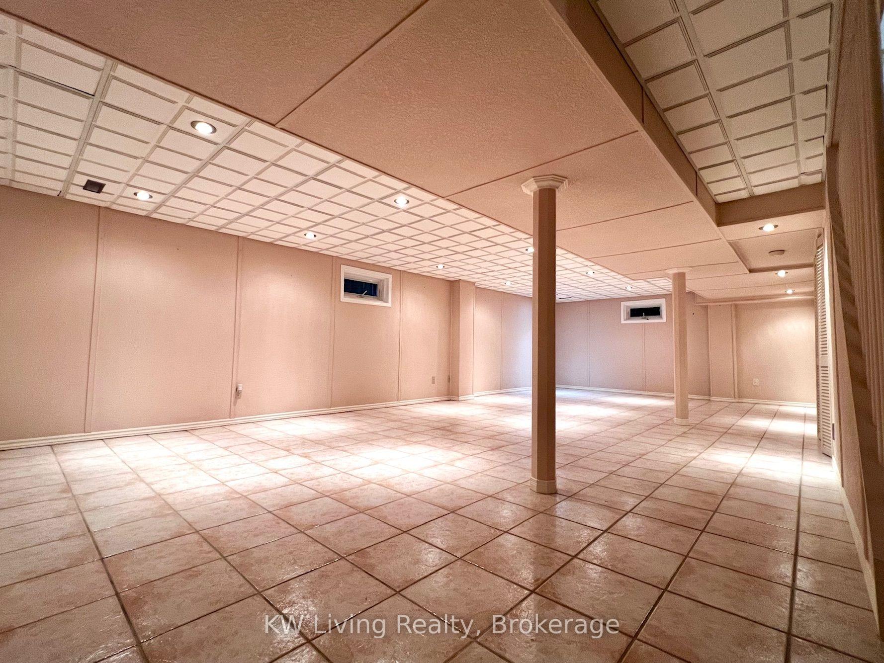Photo 28 of 92 Breckonwood Crescent, Markham, Aileen-Willowbrook — HOMEH