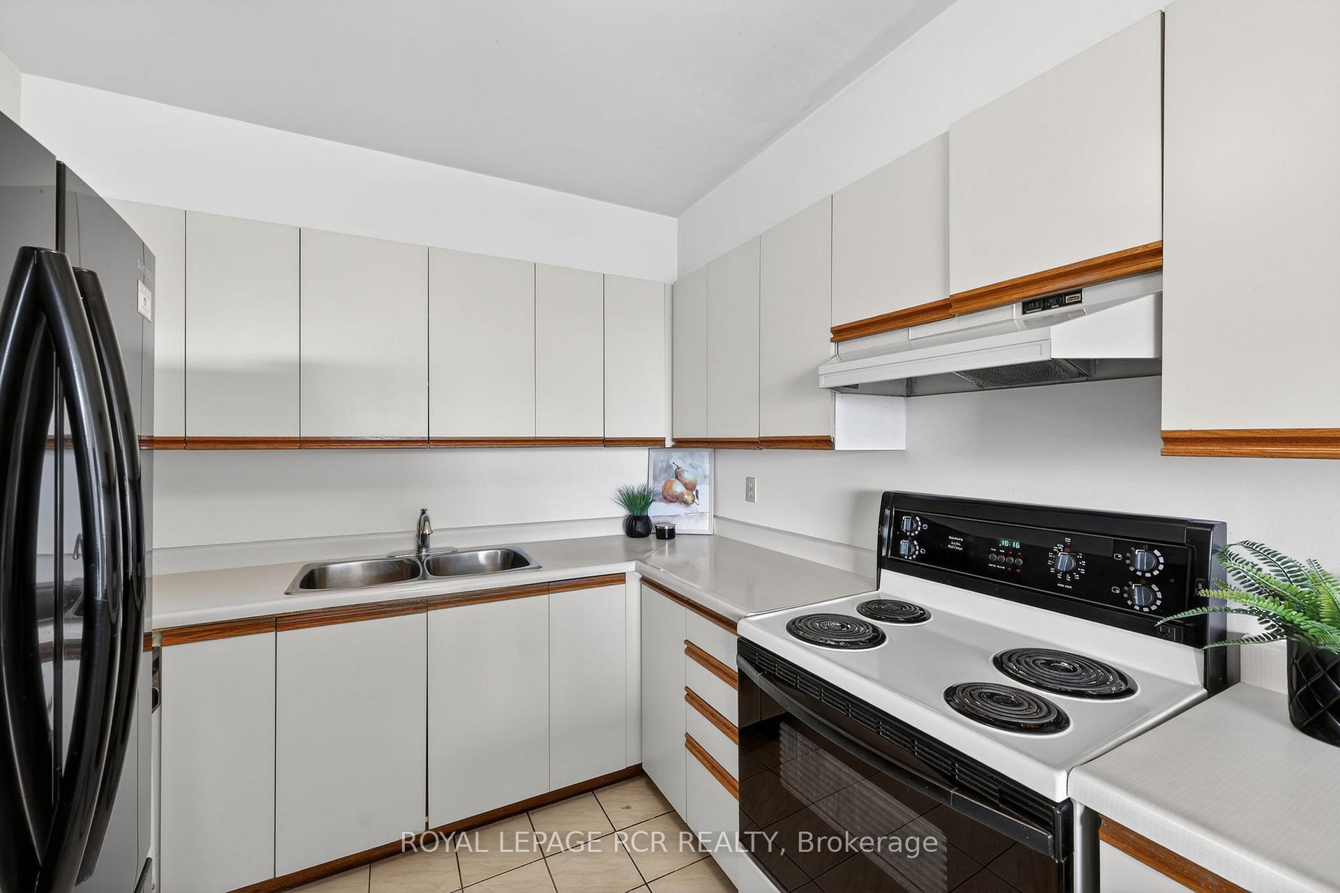 Photo 11 of Unit 67, 16 Fourth Street, Orangeville — HOMEH